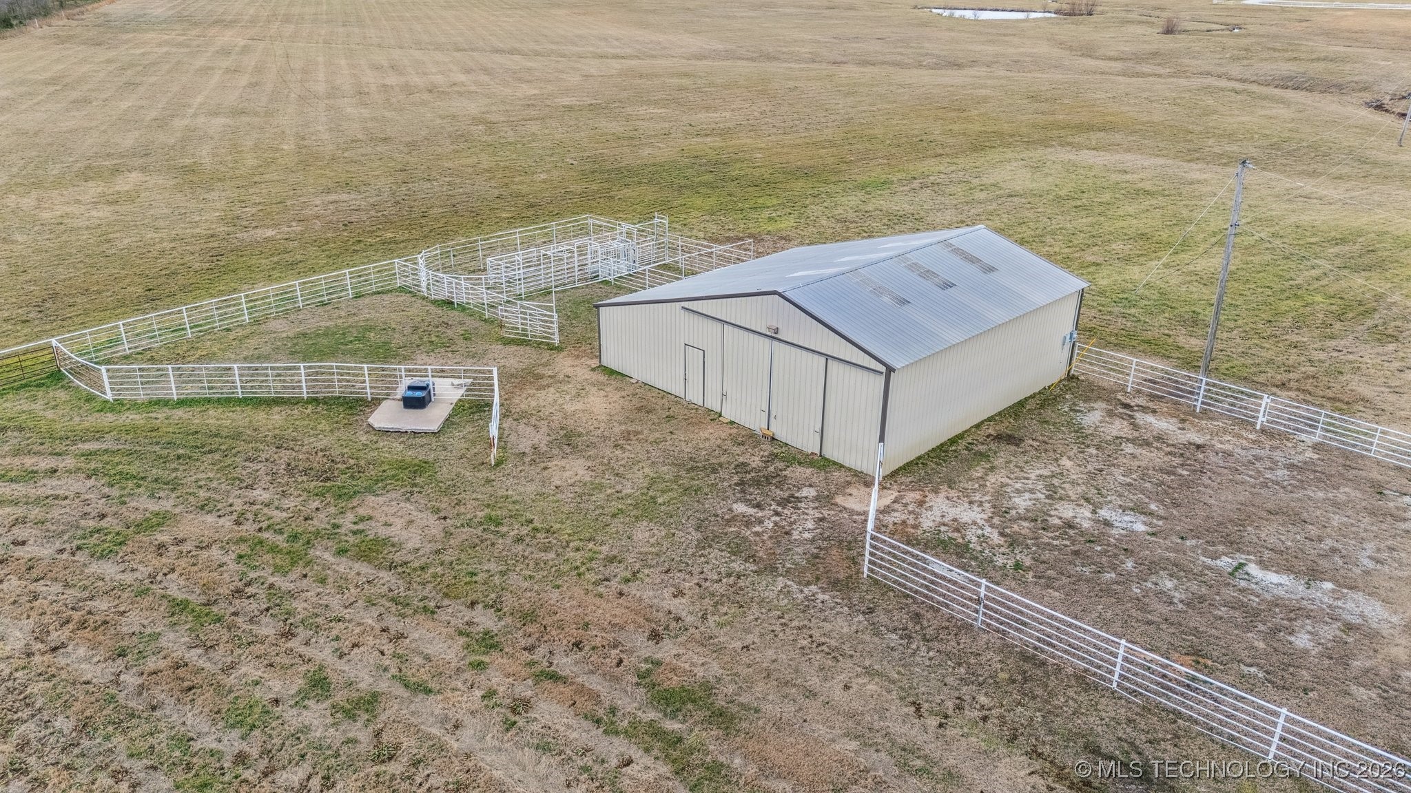 437367 E 320 Road Property Photo 11