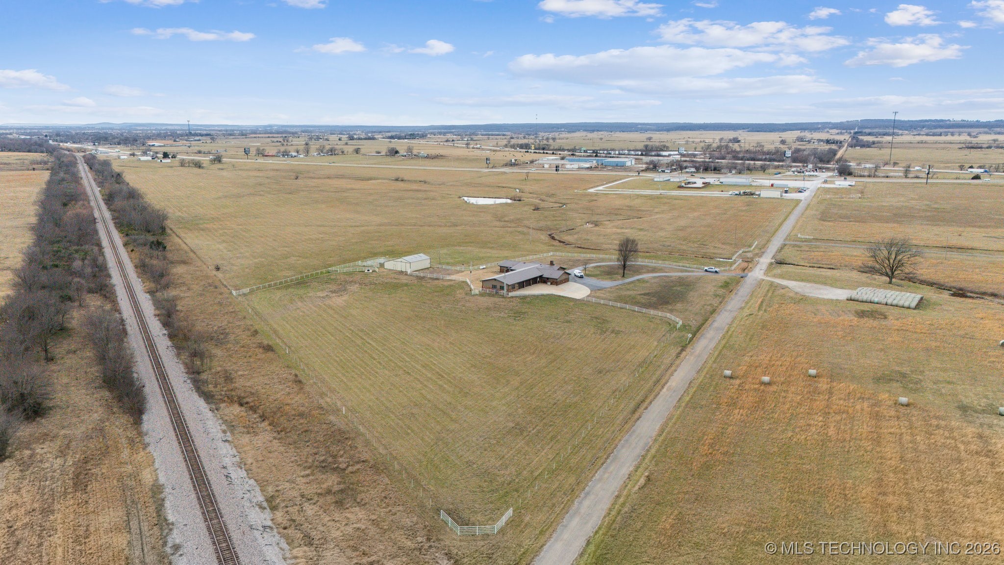 437367 E 320 Road Property Photo 14