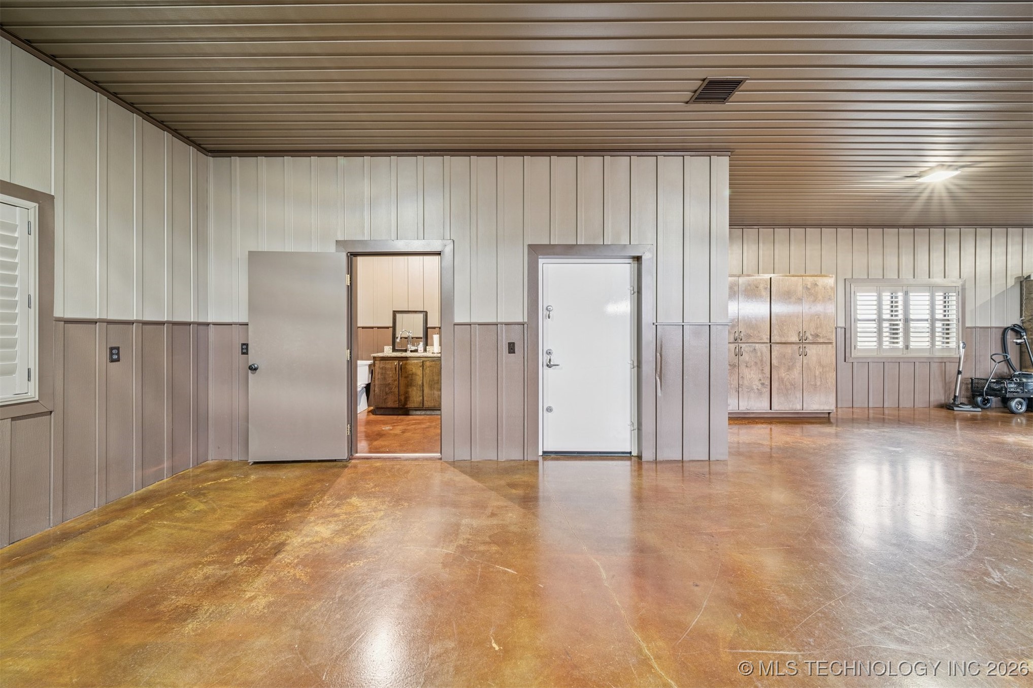 437367 E 320 Road Property Photo 65