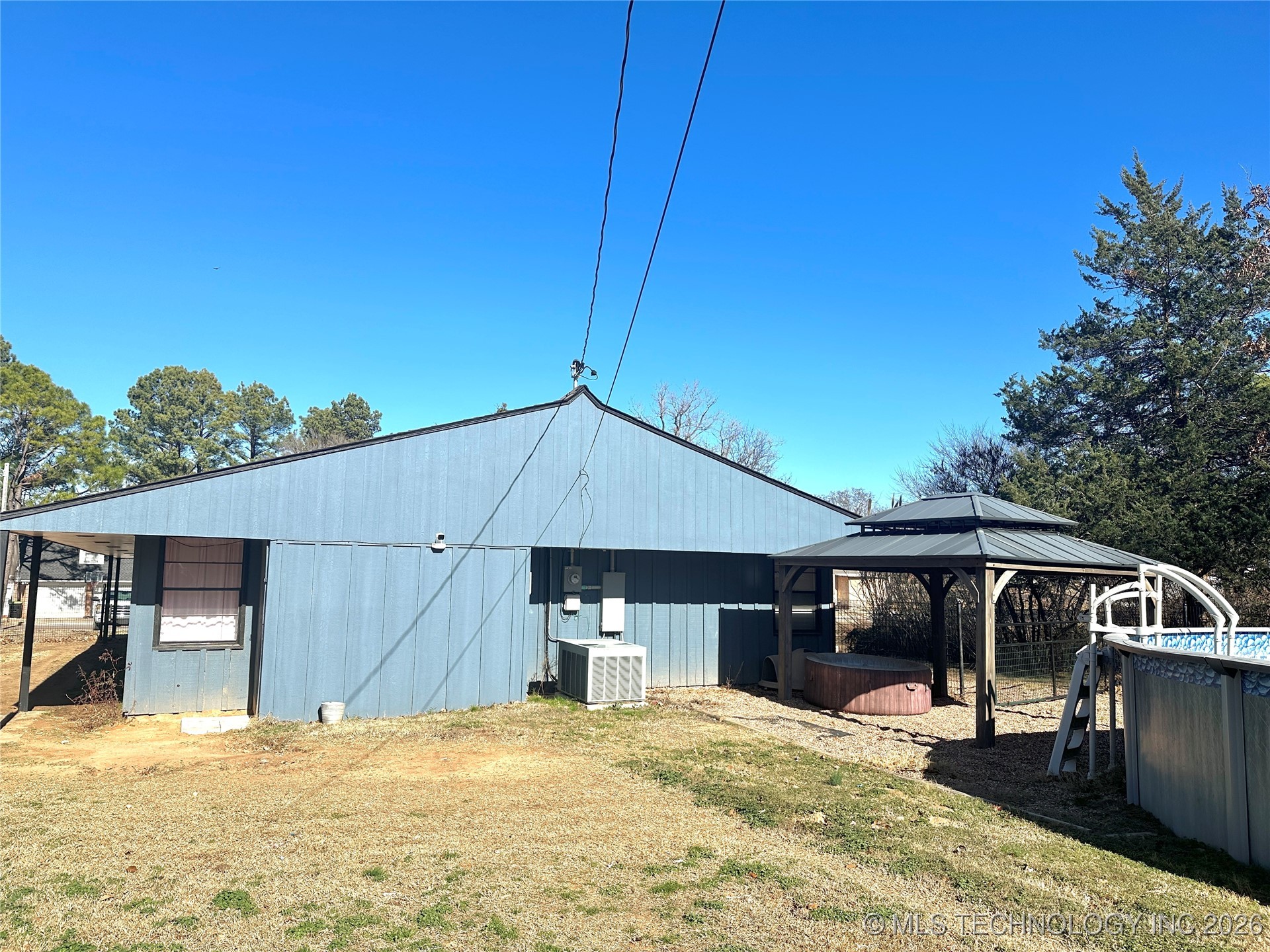 2627 Woodland Property Photo 8