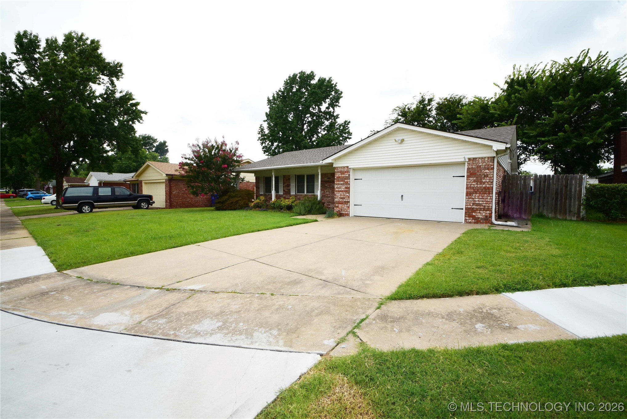 1608 S 1st Place Property Photo 3