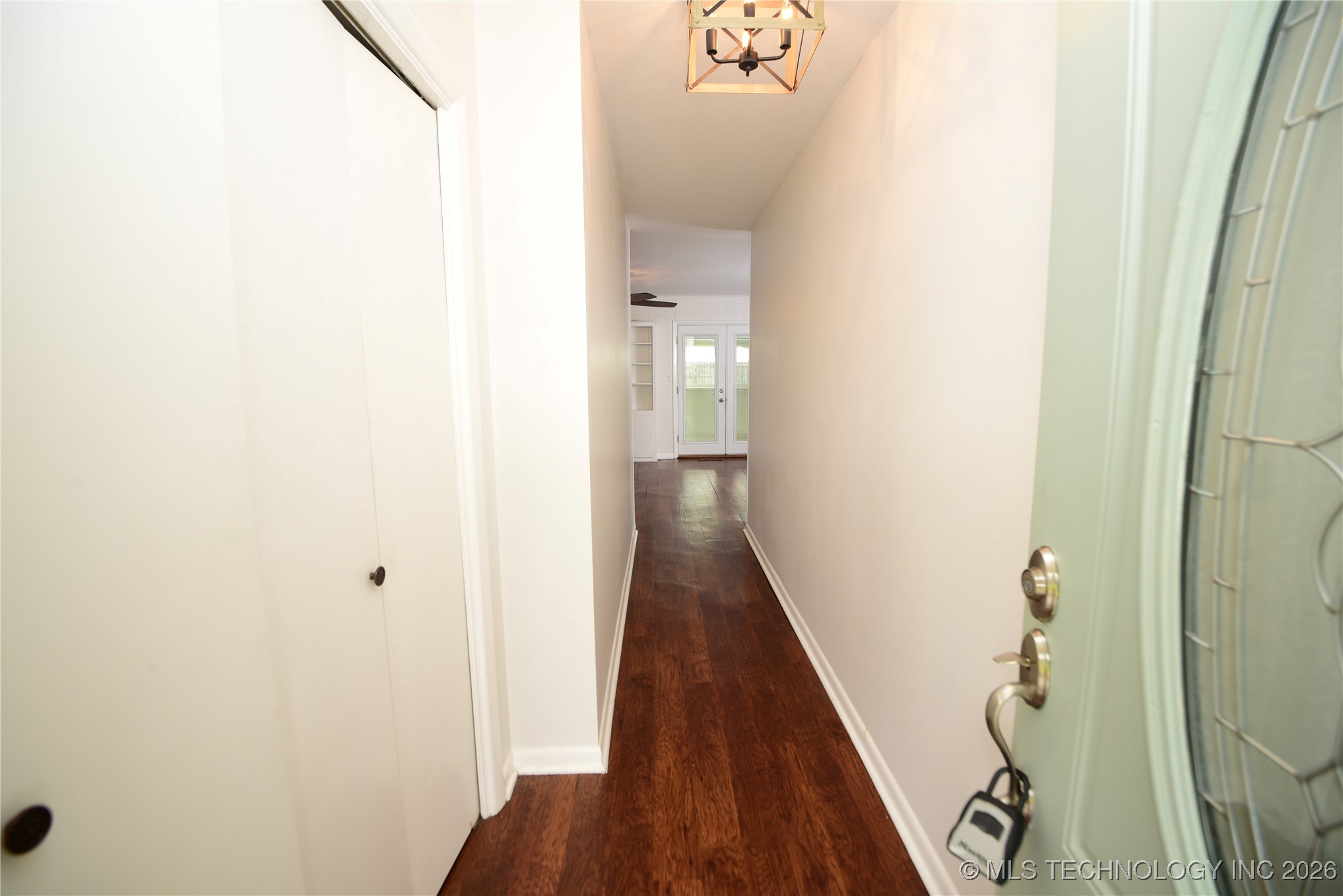 1608 S 1st Place Property Photo 4