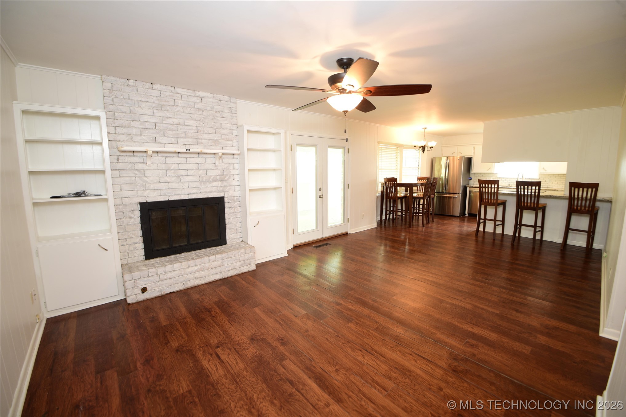 1608 S 1st Place Property Photo 5