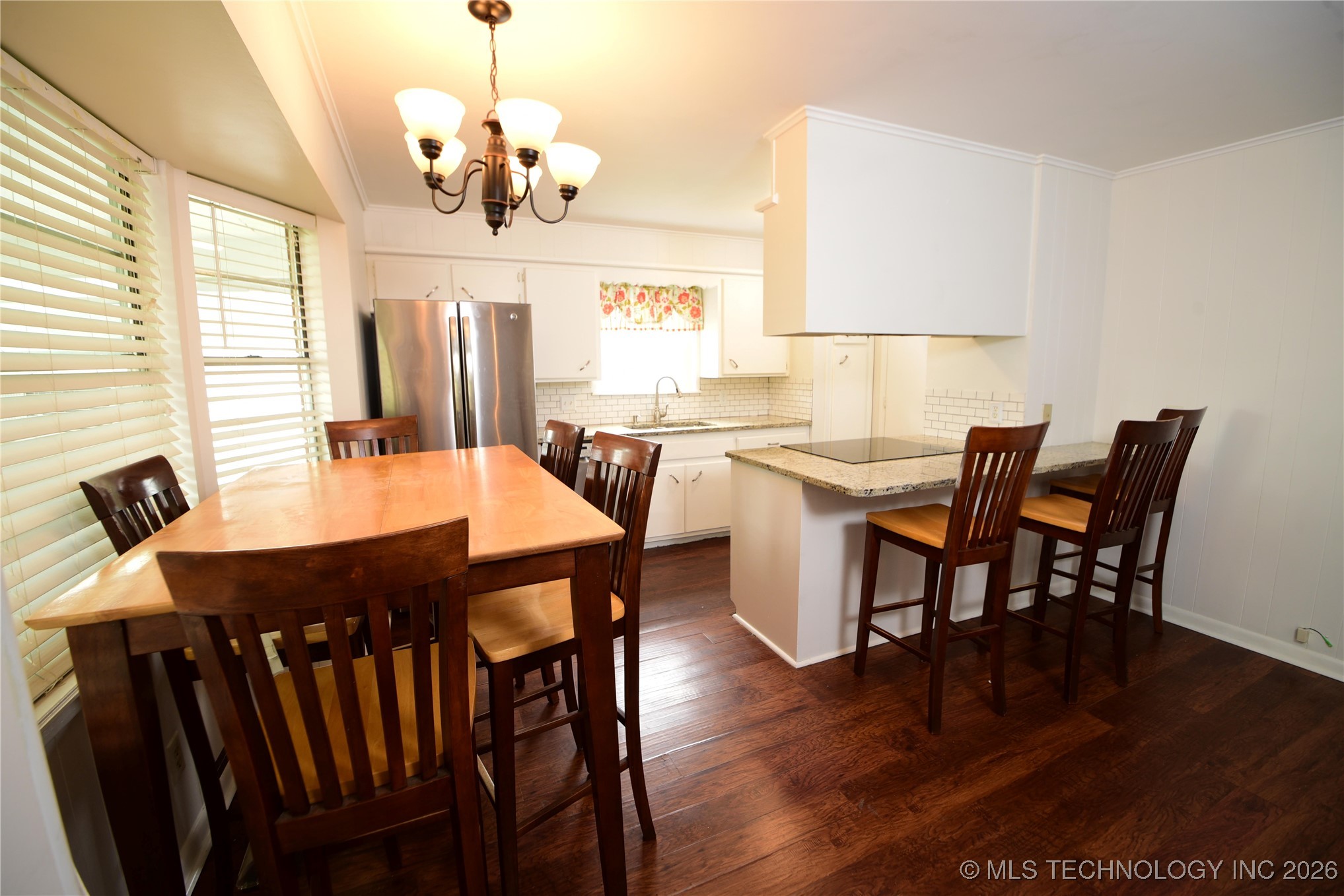 1608 S 1st Place Property Photo 6