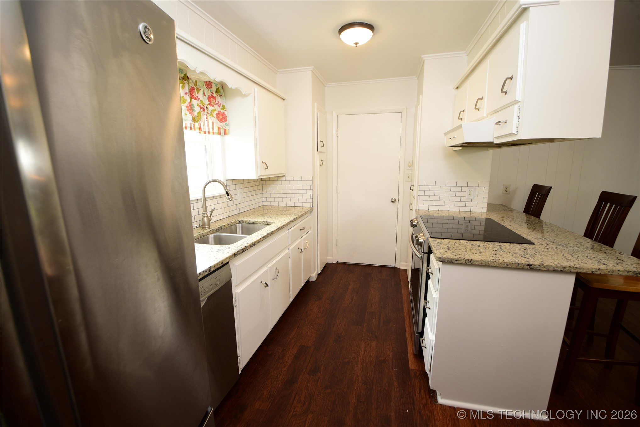 1608 S 1st Place Property Photo 7