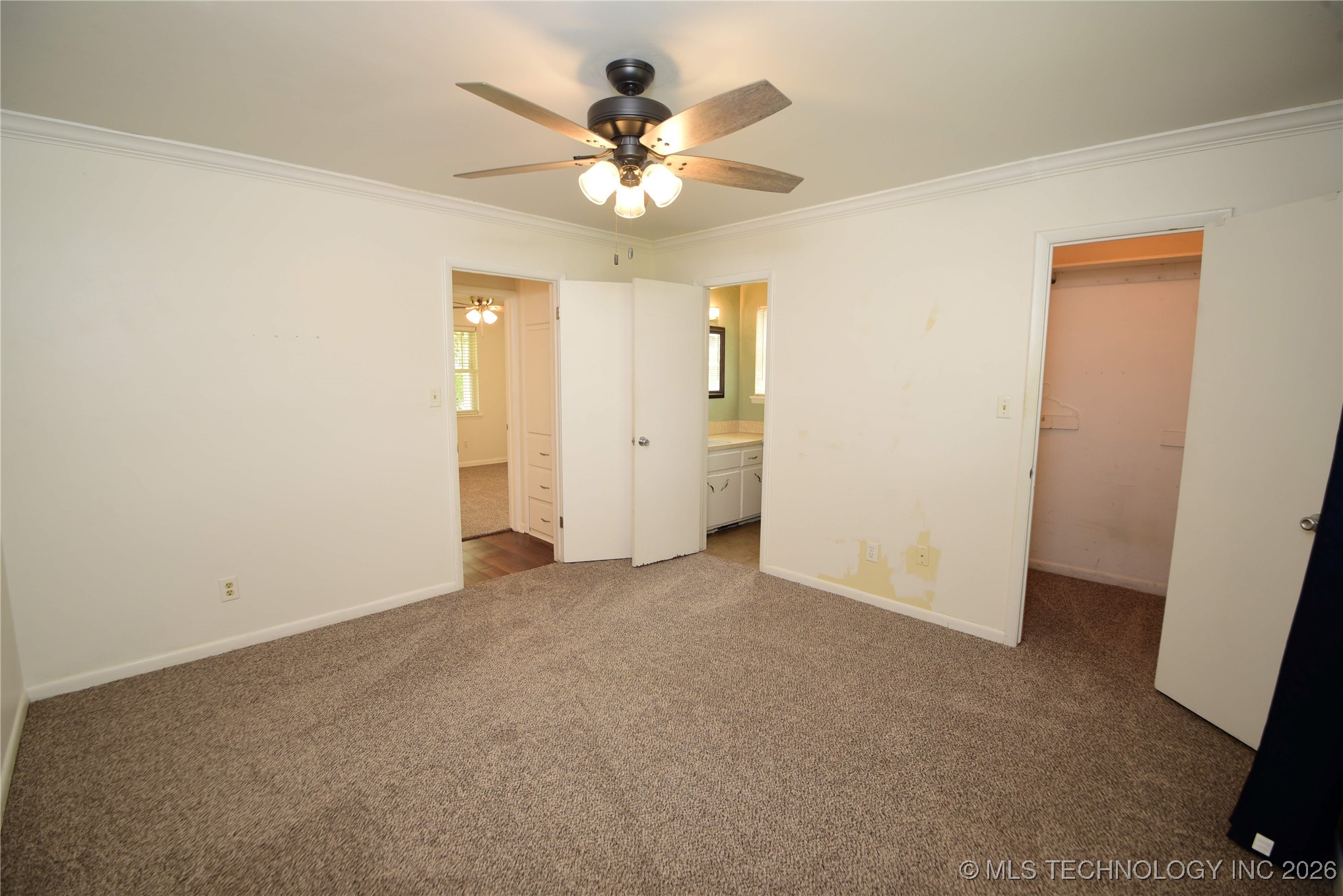 1608 S 1st Place Property Photo 9