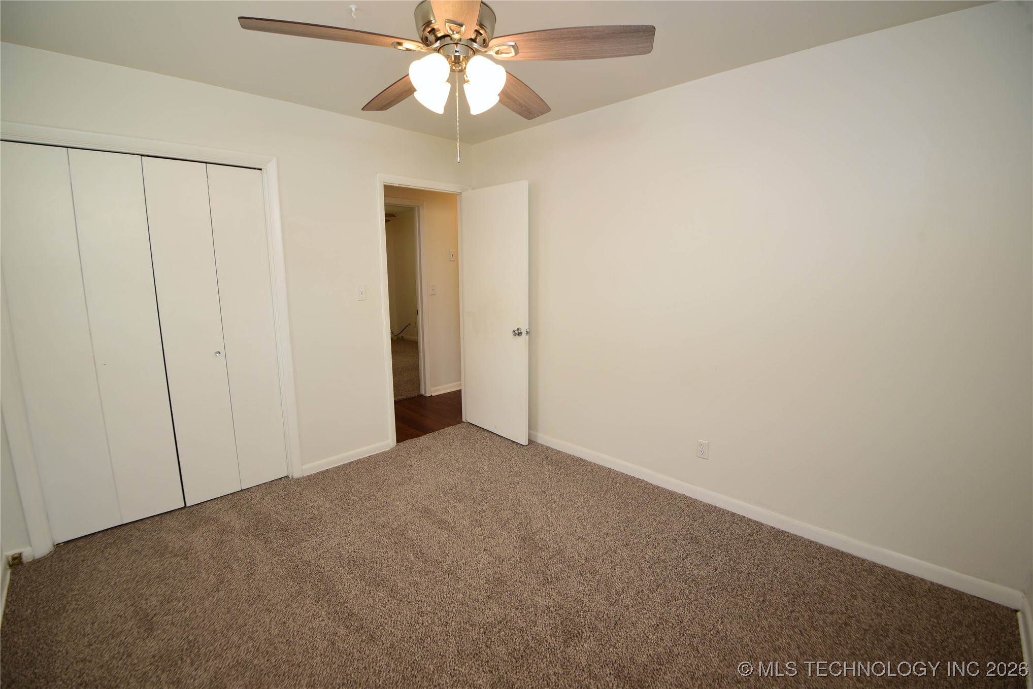 1608 S 1st Place Property Photo 10