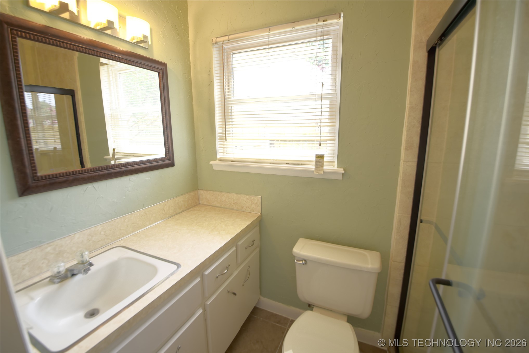 1608 S 1st Place Property Photo 11