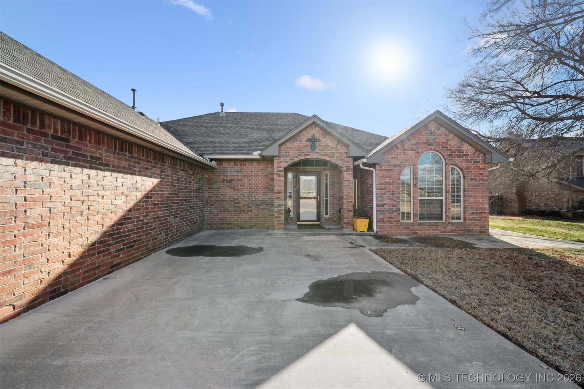 911 E 14th Street Property Photo 3