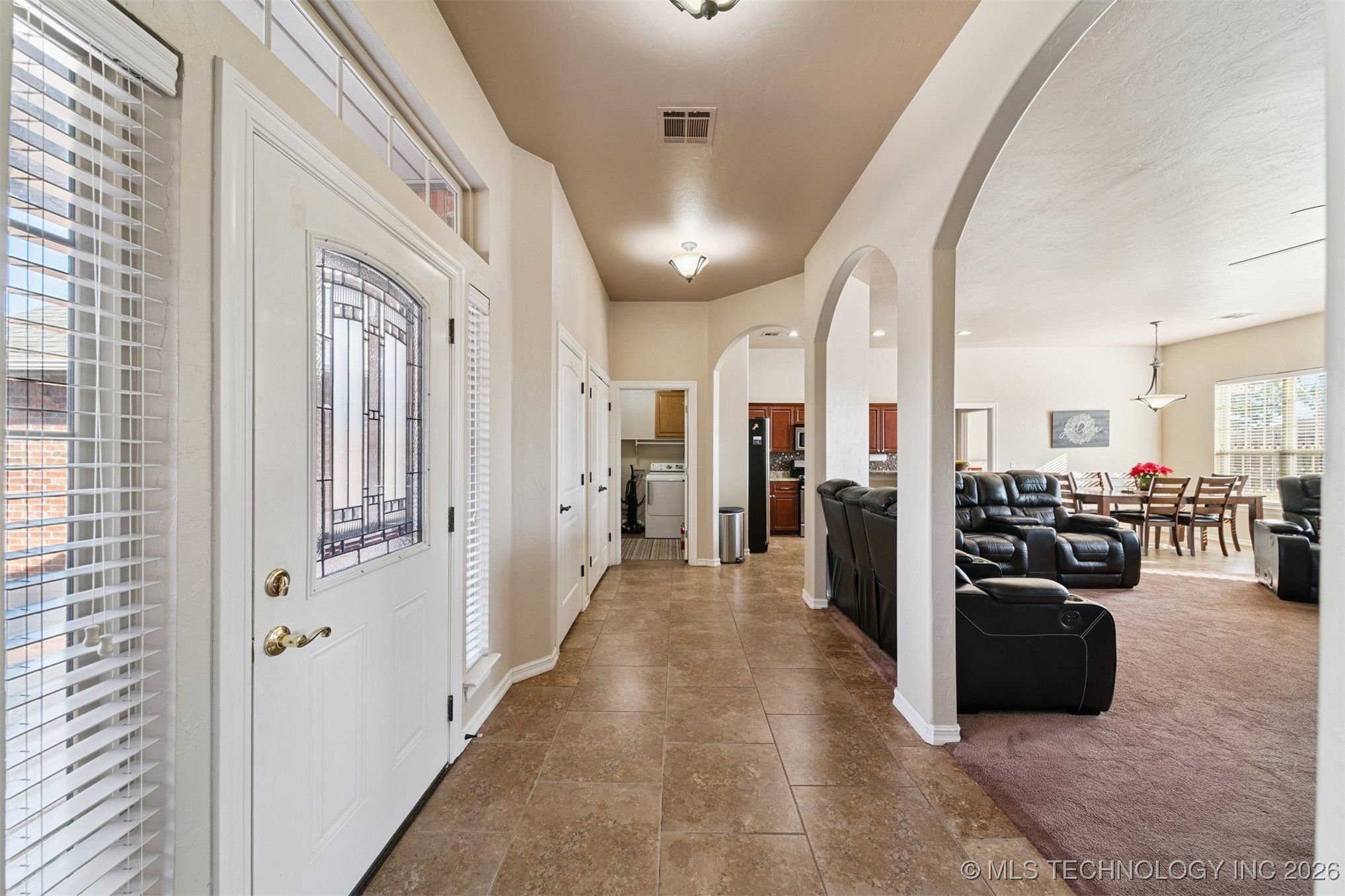 911 E 14th Street Property Photo 5