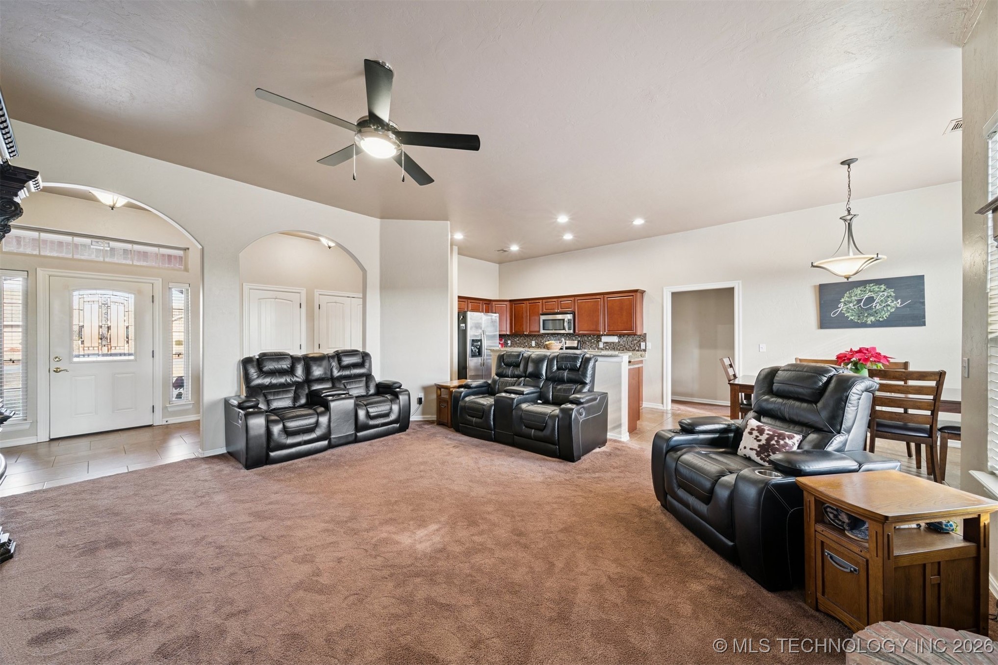 911 E 14th Street Property Photo 8