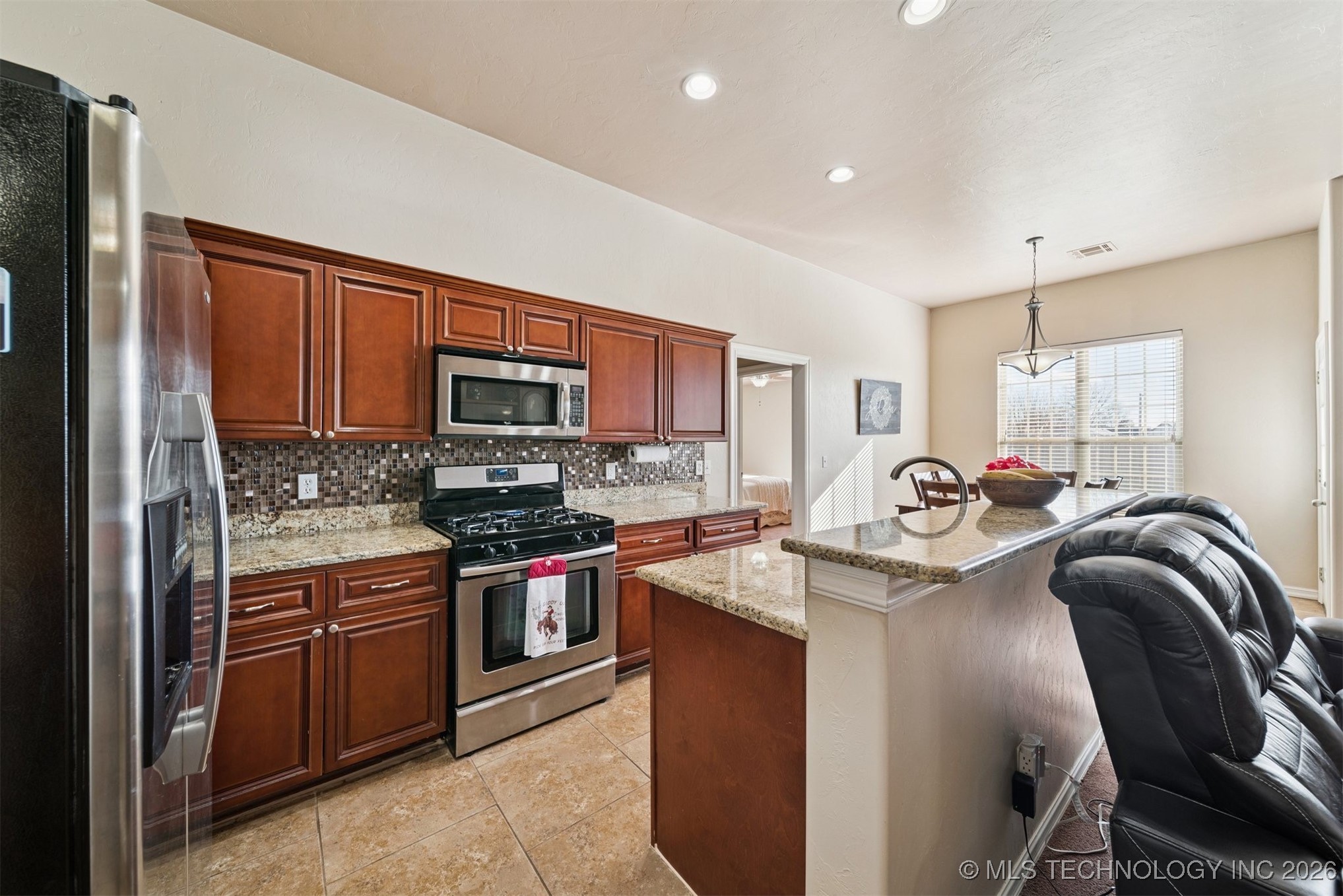 911 E 14th Street Property Photo 10