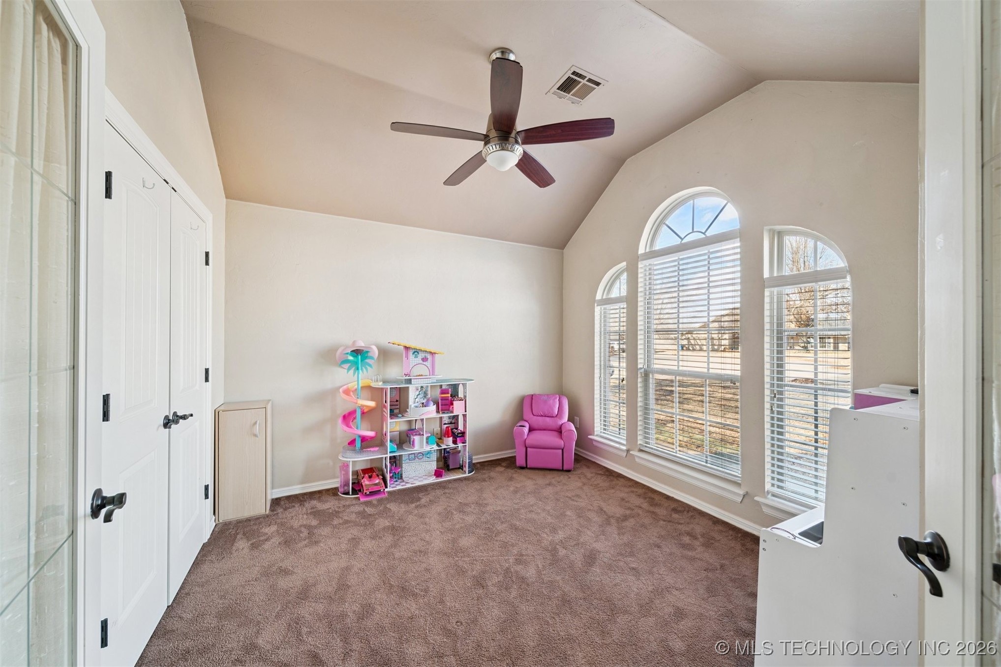 911 E 14th Street Property Photo 13