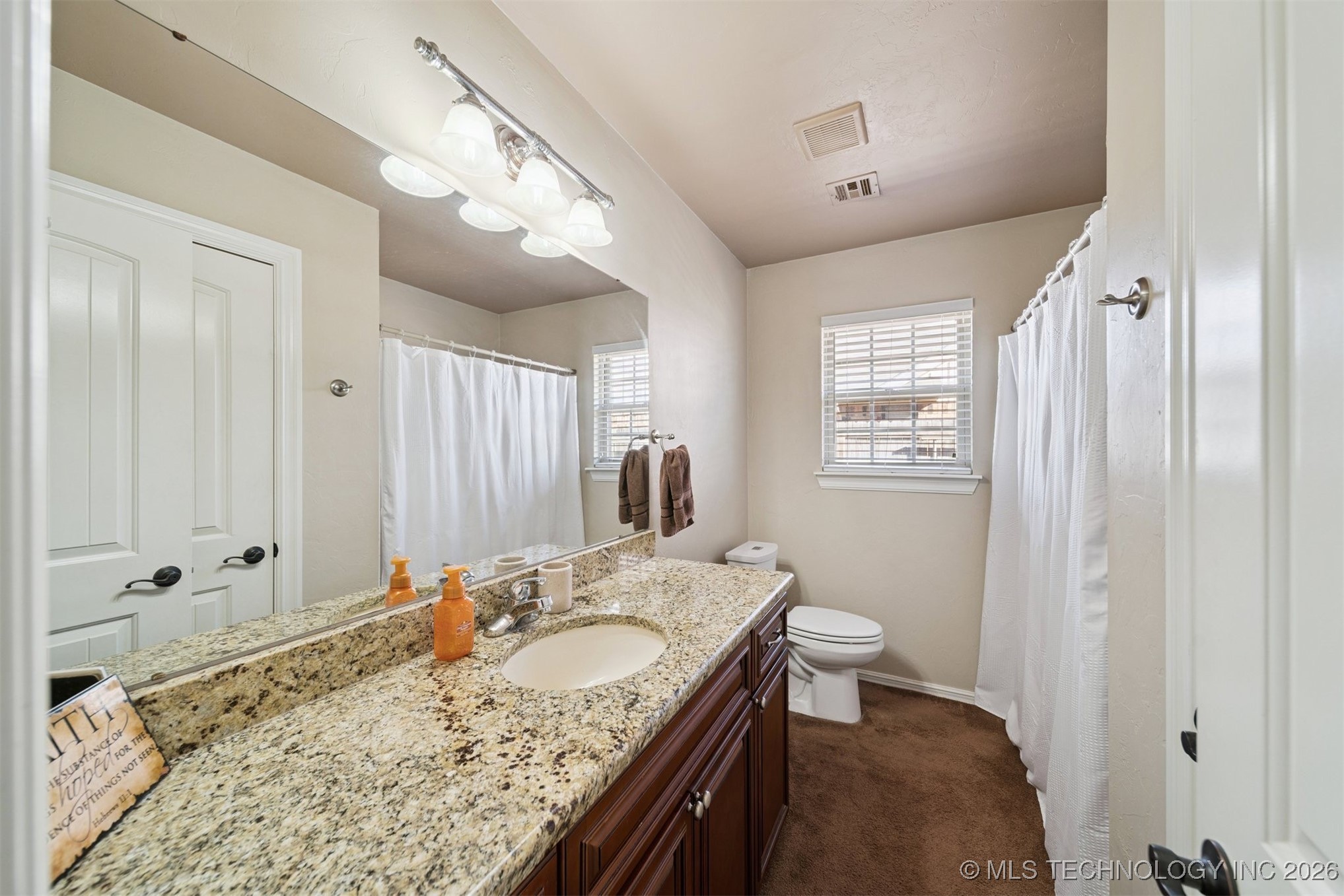 911 E 14th Street Property Photo 14