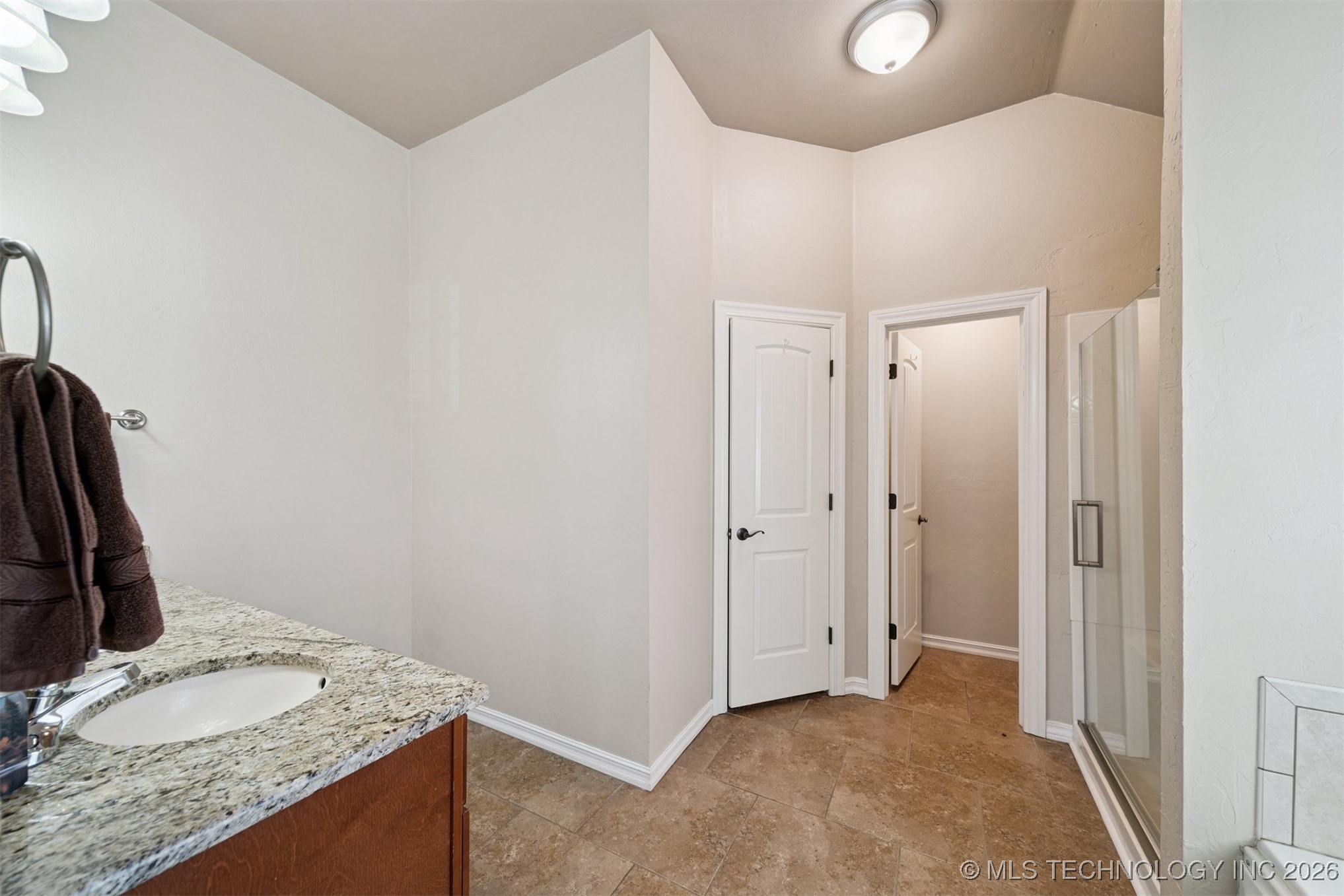 911 E 14th Street Property Photo 20