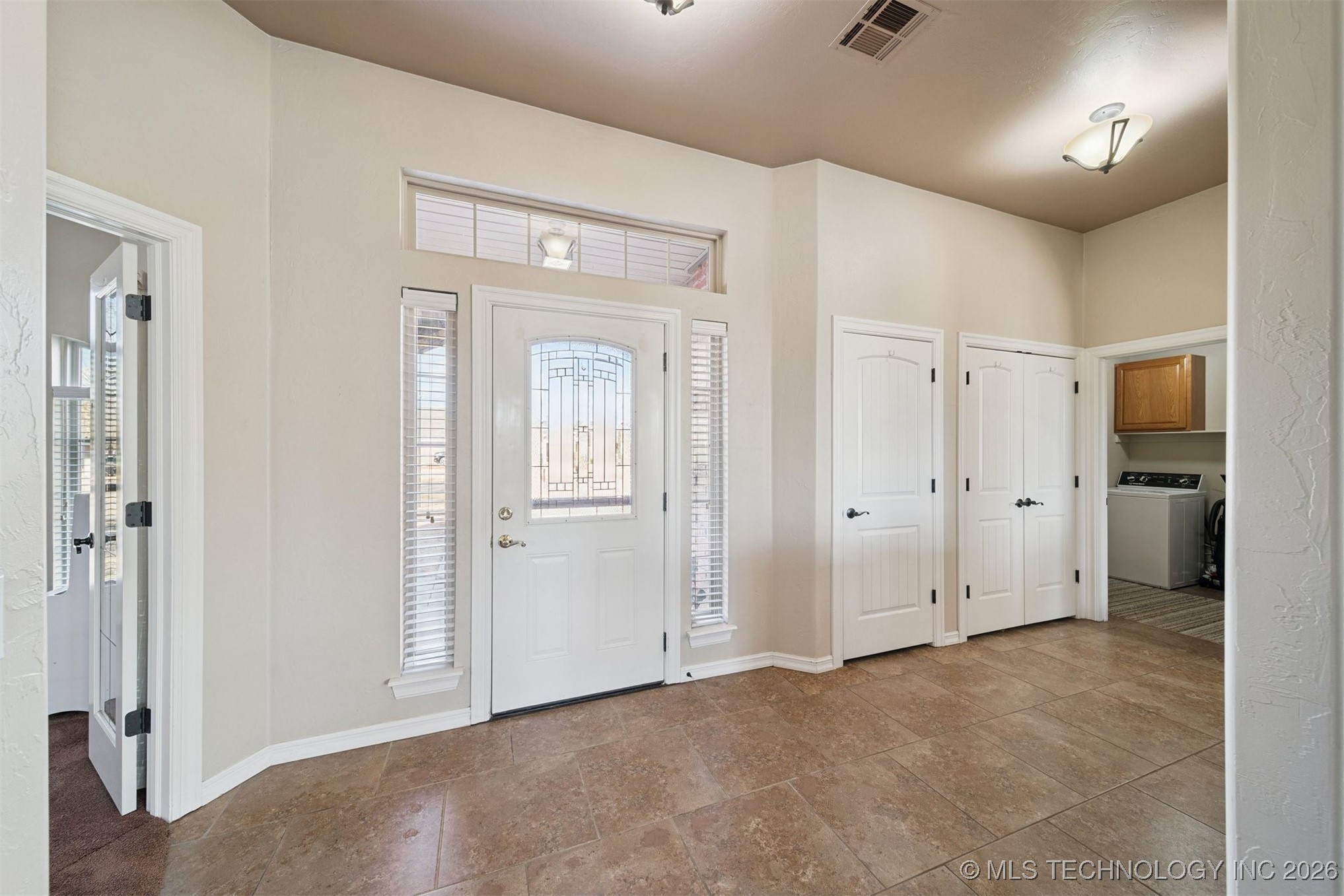 911 E 14th Street Property Photo 23