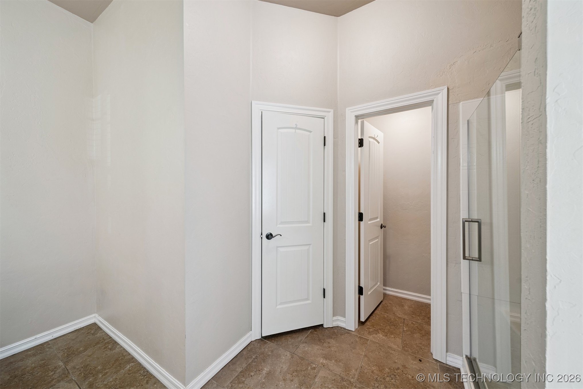 911 E 14th Street Property Photo 24