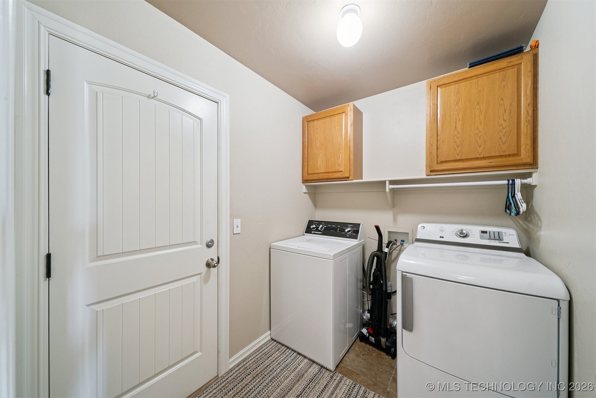 911 E 14th Street Property Photo 27