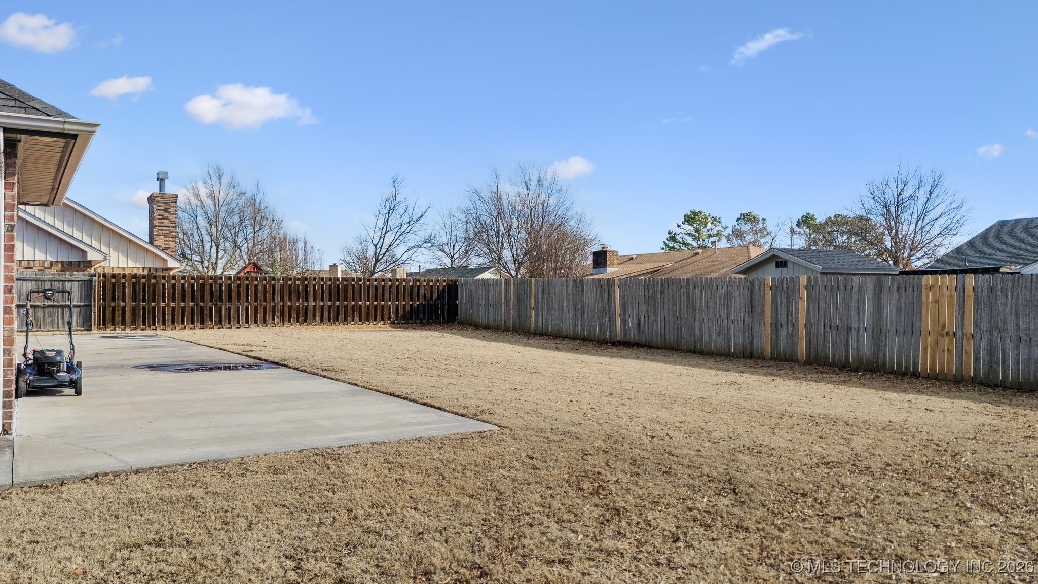 911 E 14th Street Property Photo 32