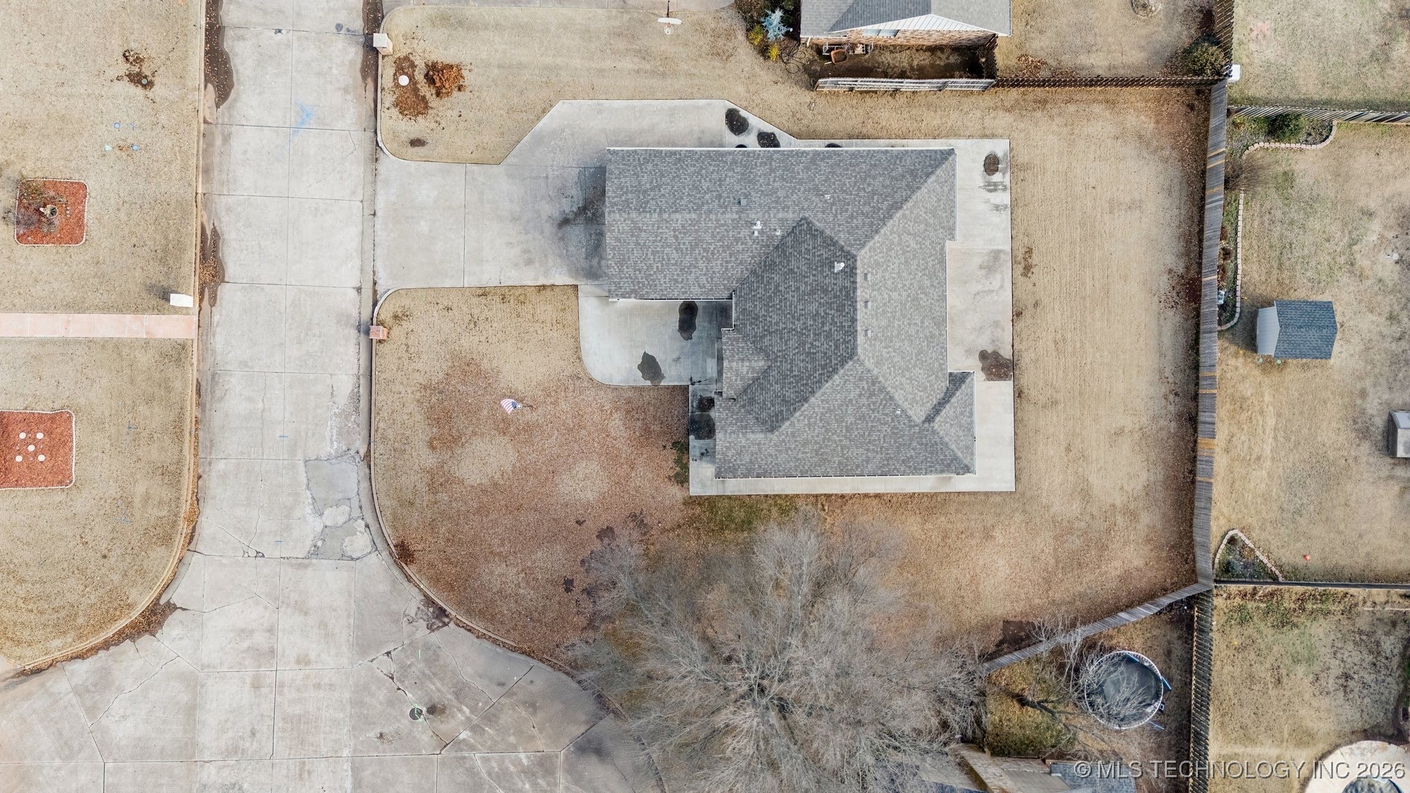 911 E 14th Street Property Photo 33