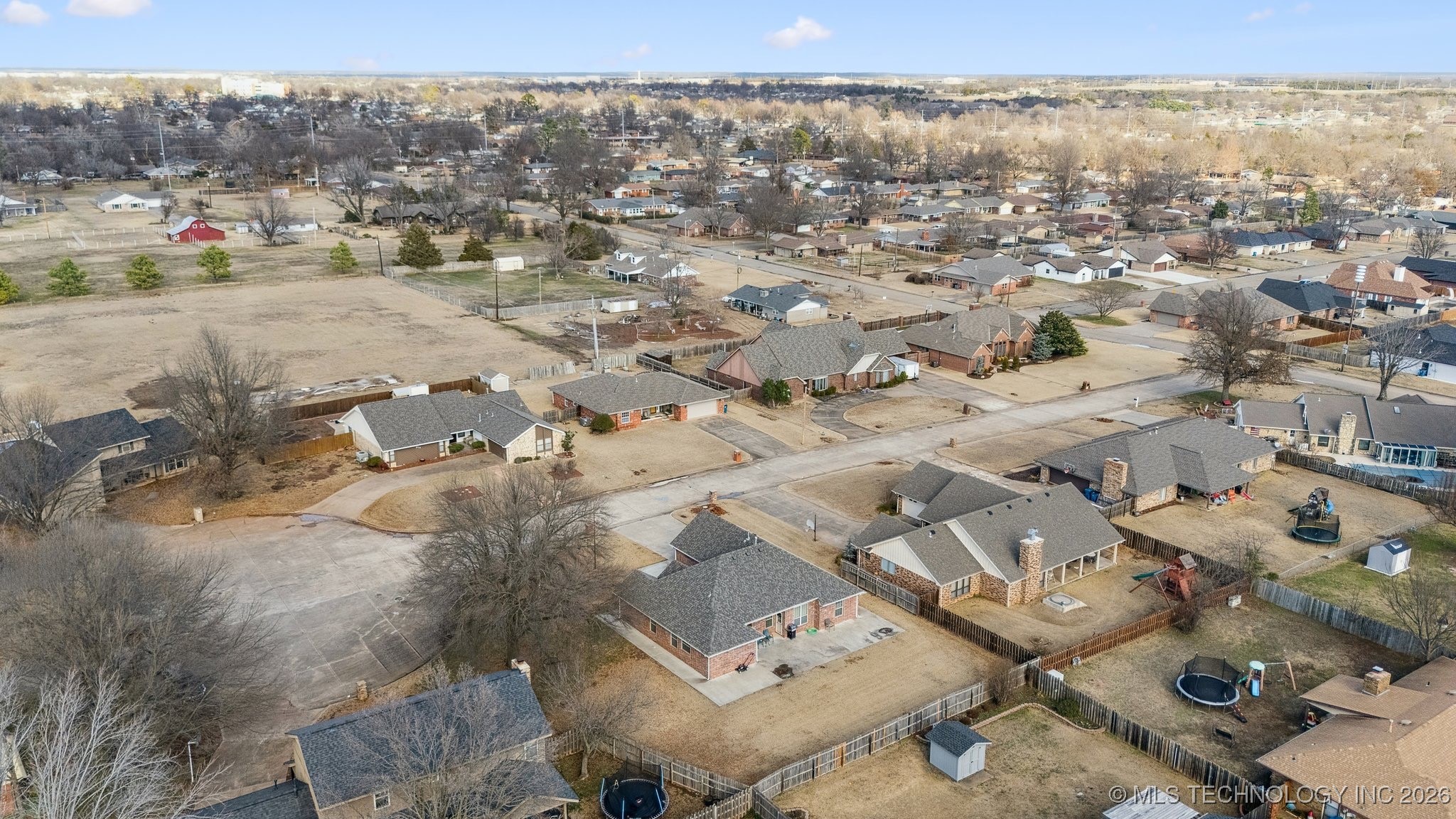 911 E 14th Street Property Photo 35