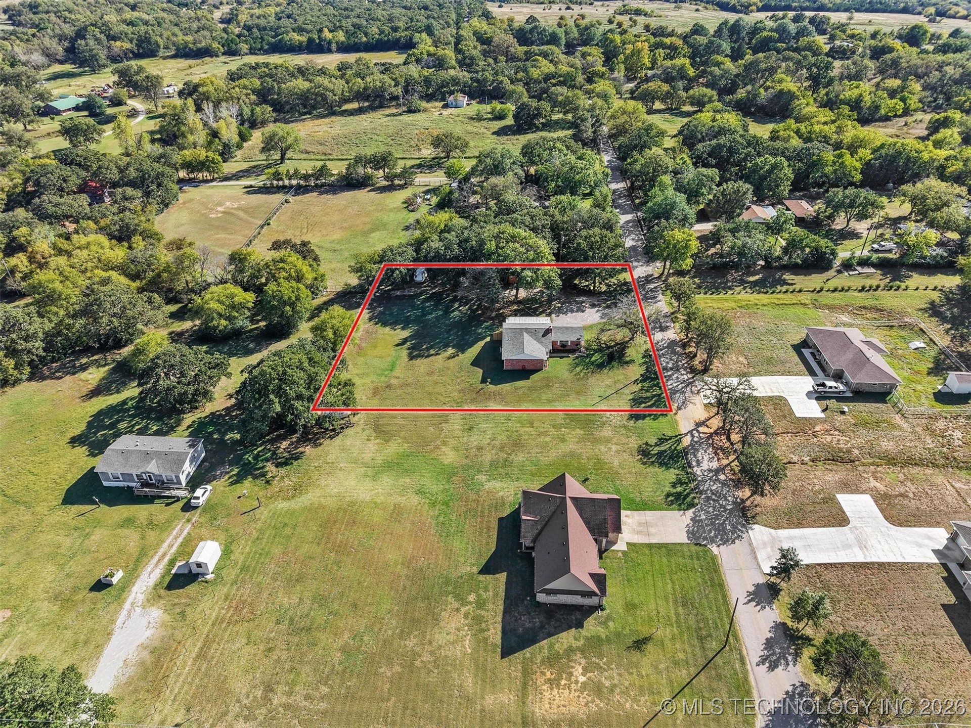 910 E Springdale Loop Property Photo 2