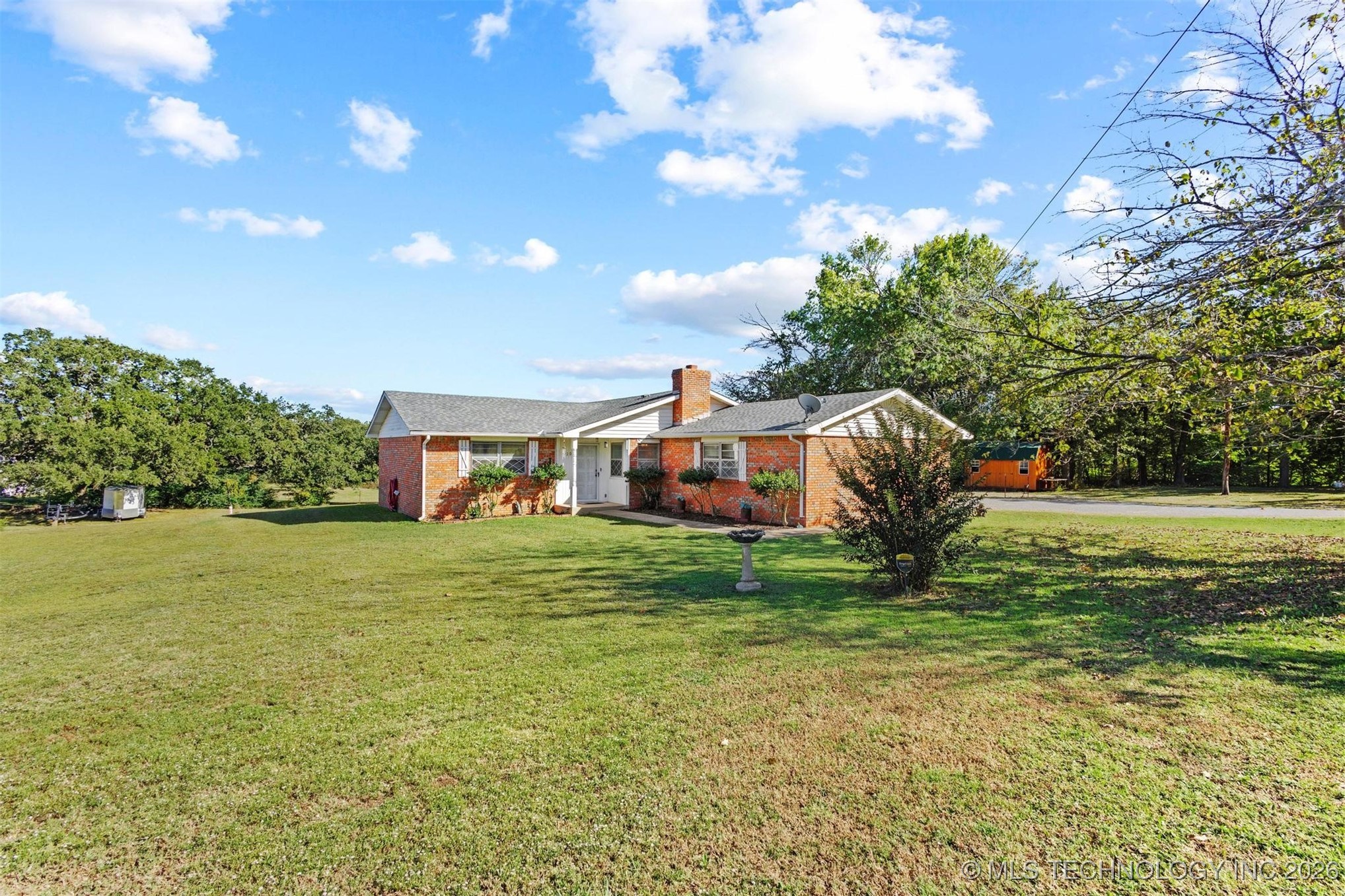 910 E Springdale Loop Property Photo 4