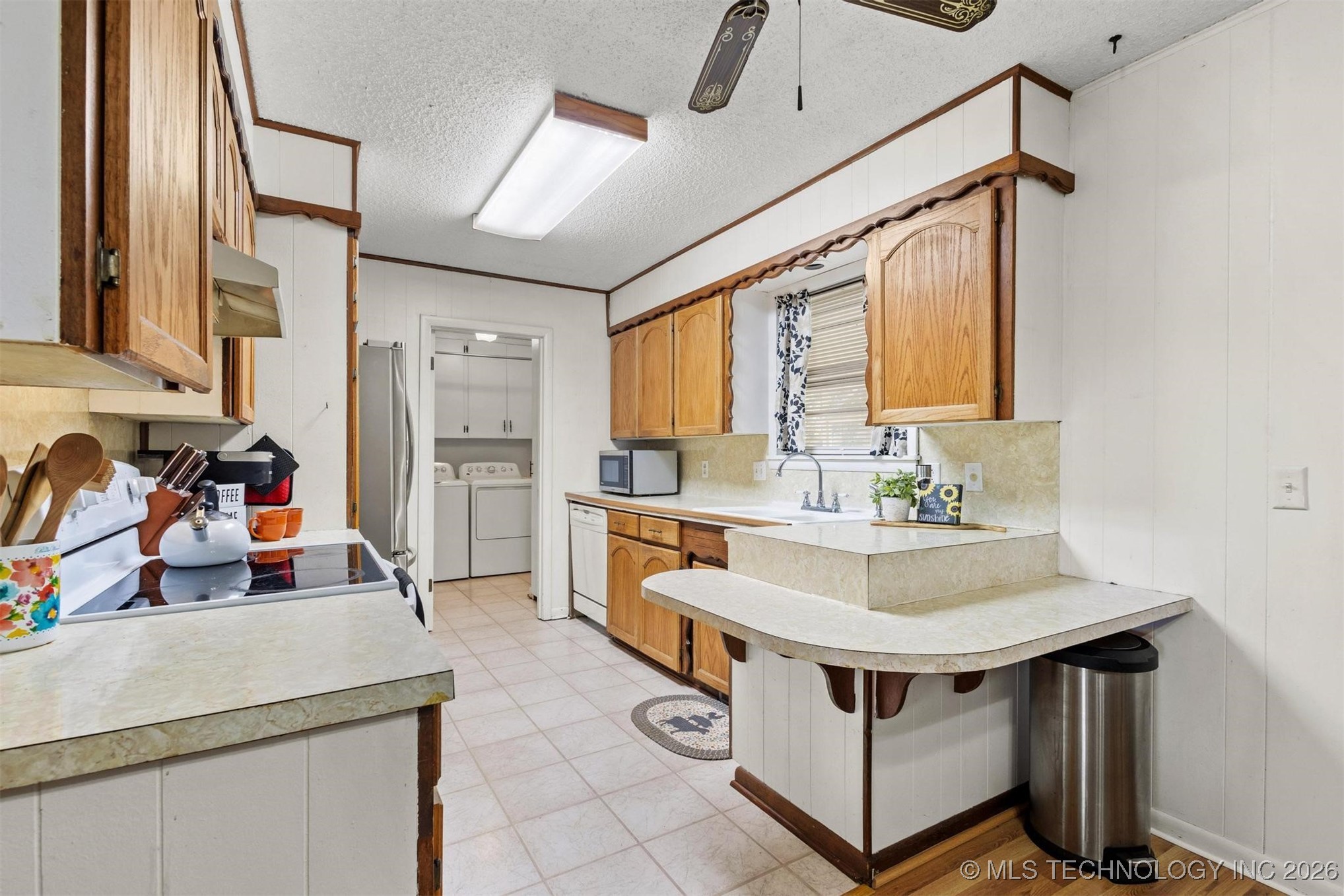 910 E Springdale Loop Property Photo 12