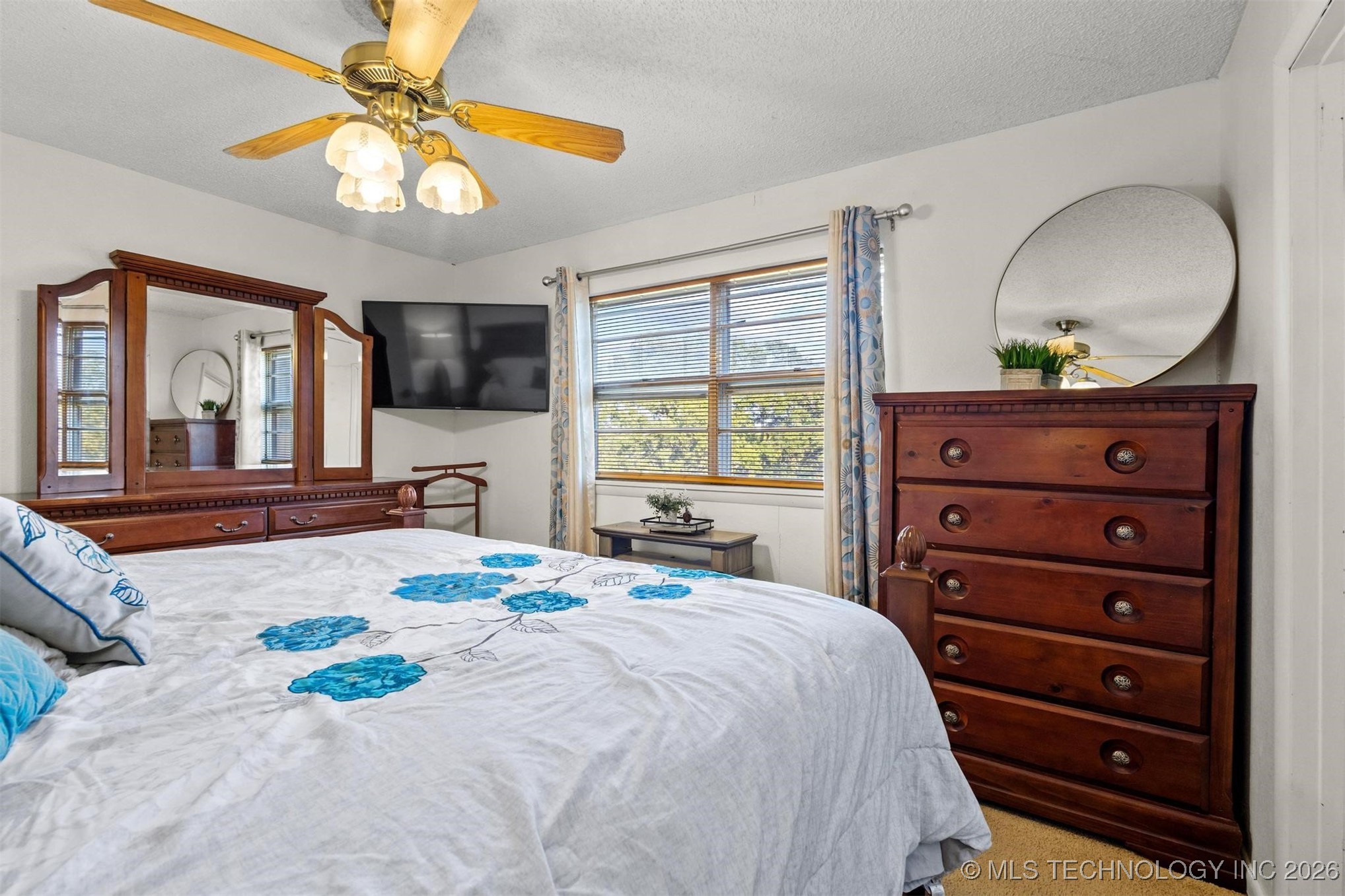 910 E Springdale Loop Property Photo 15