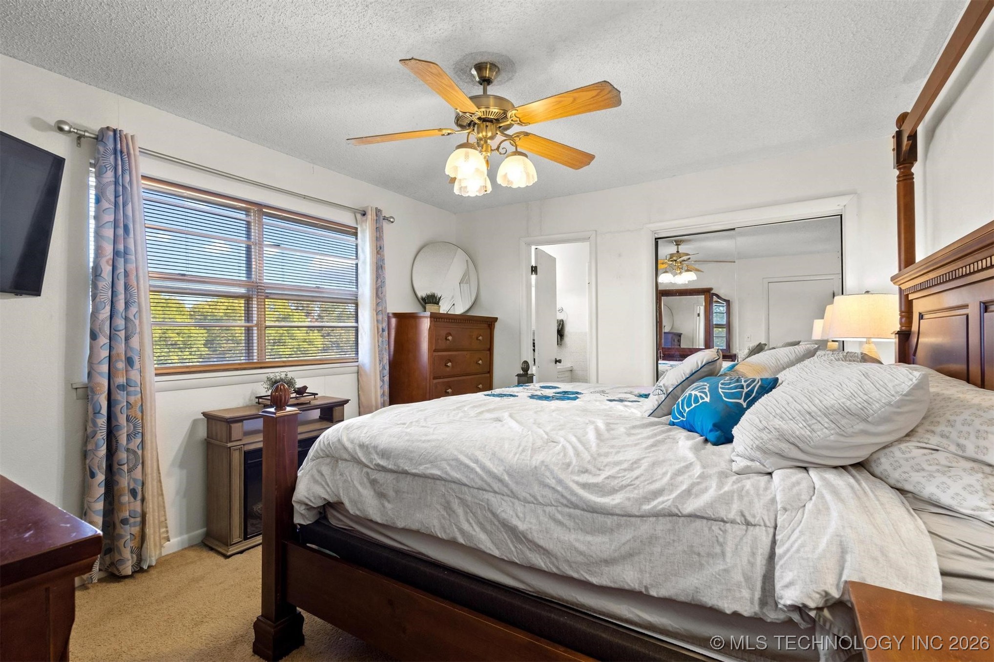 910 E Springdale Loop Property Photo 16