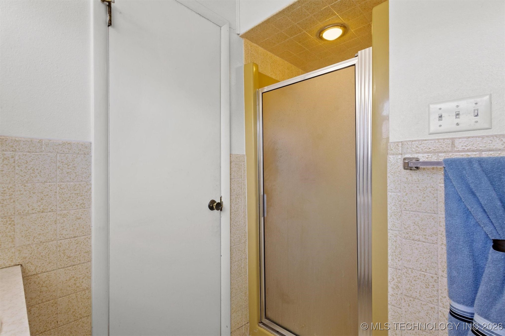 910 E Springdale Loop Property Photo 18