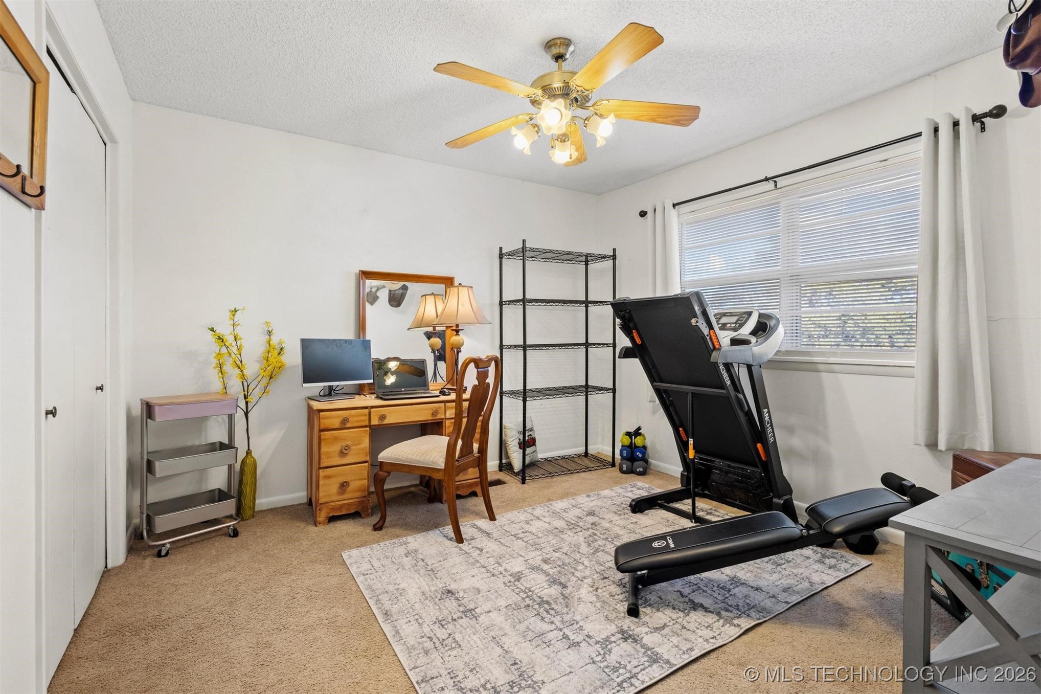 910 E Springdale Loop Property Photo 22