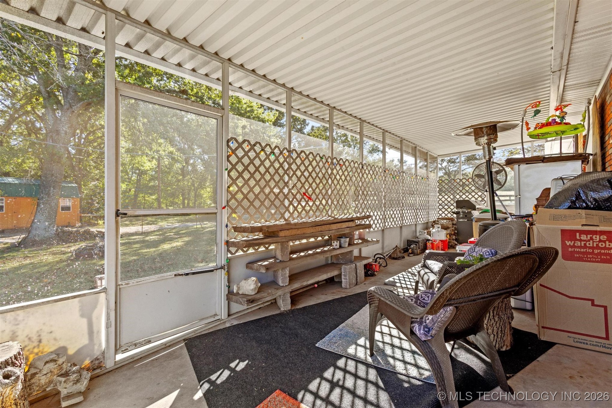 910 E Springdale Loop Property Photo 26