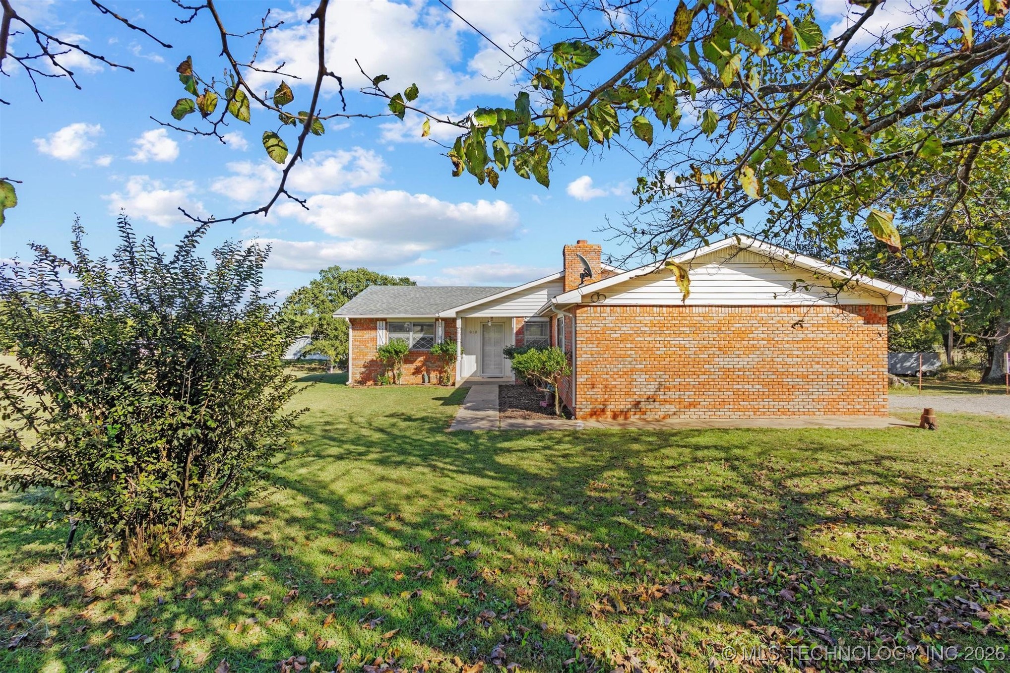 910 E Springdale Loop Property Photo 27