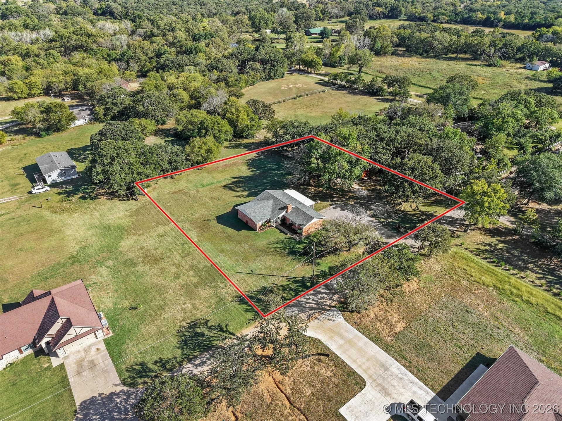 910 E Springdale Loop Property Photo 32