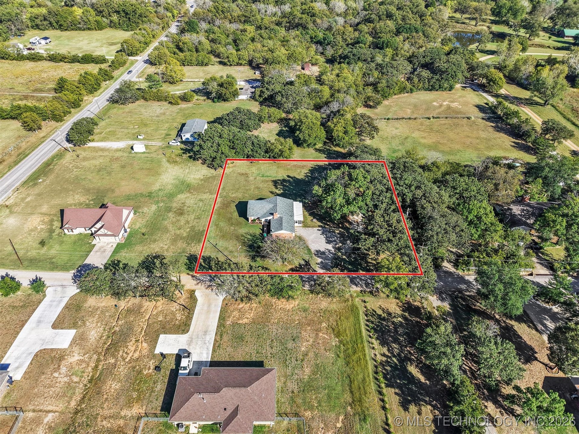 910 E Springdale Loop Property Photo 35