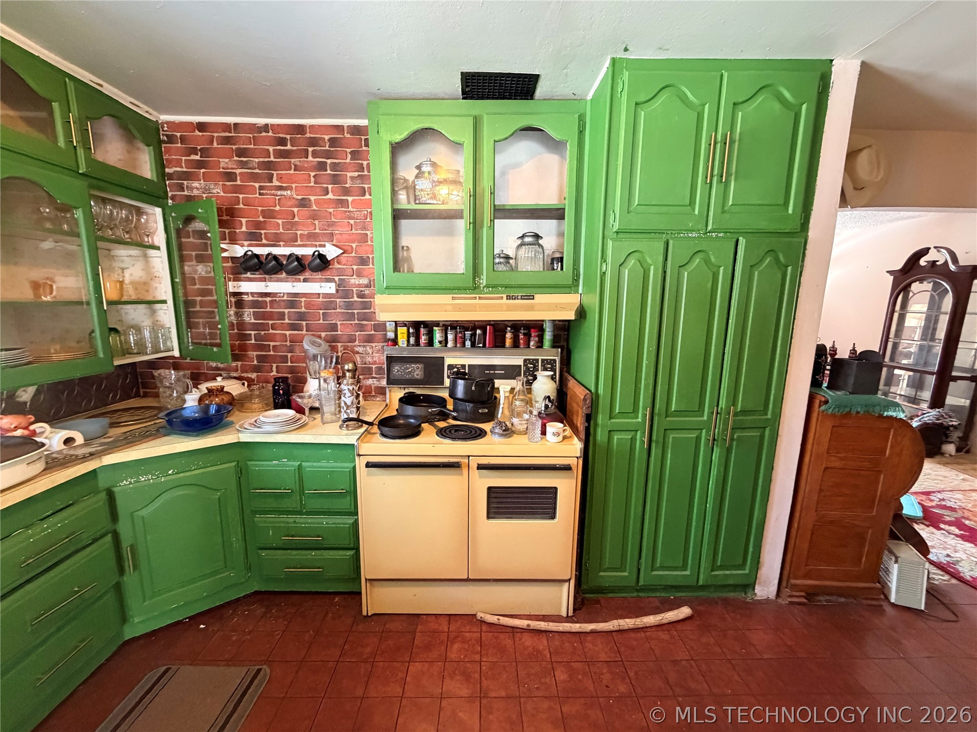 704 S Pennsylvania Avenue Property Photo 7