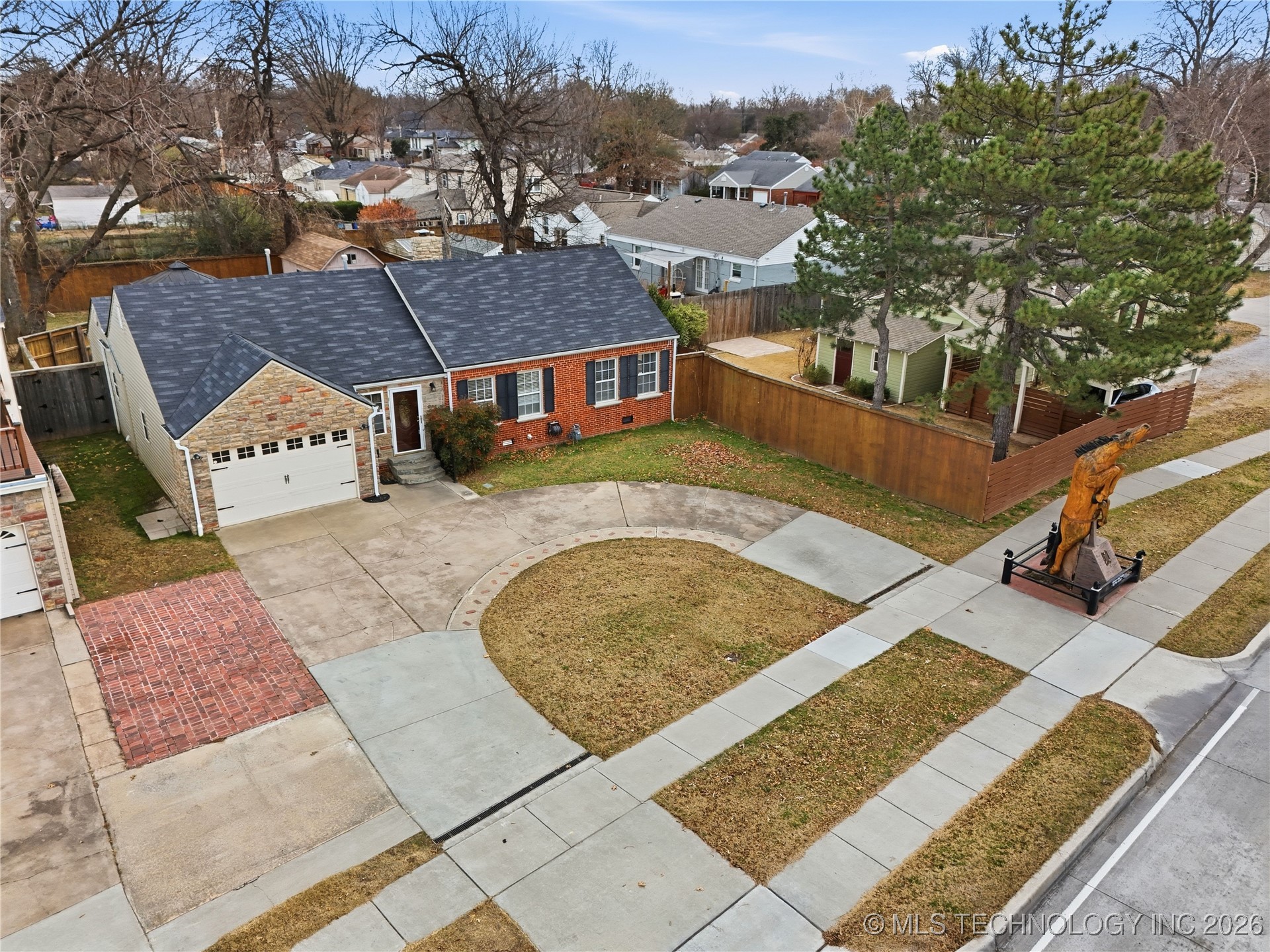 3409 Riverside Drive Property Photo 1