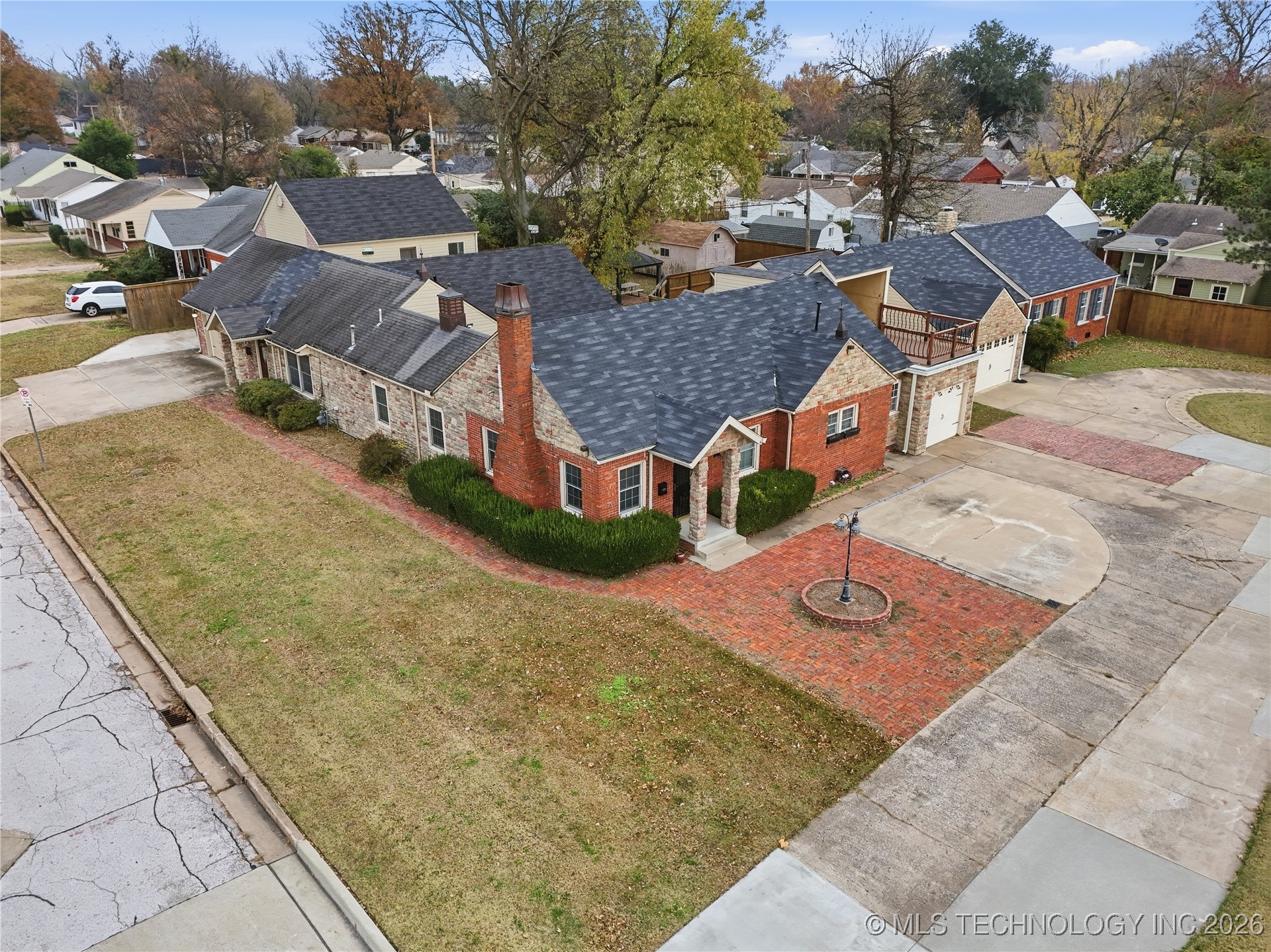 3409 Riverside Drive Property Photo 3