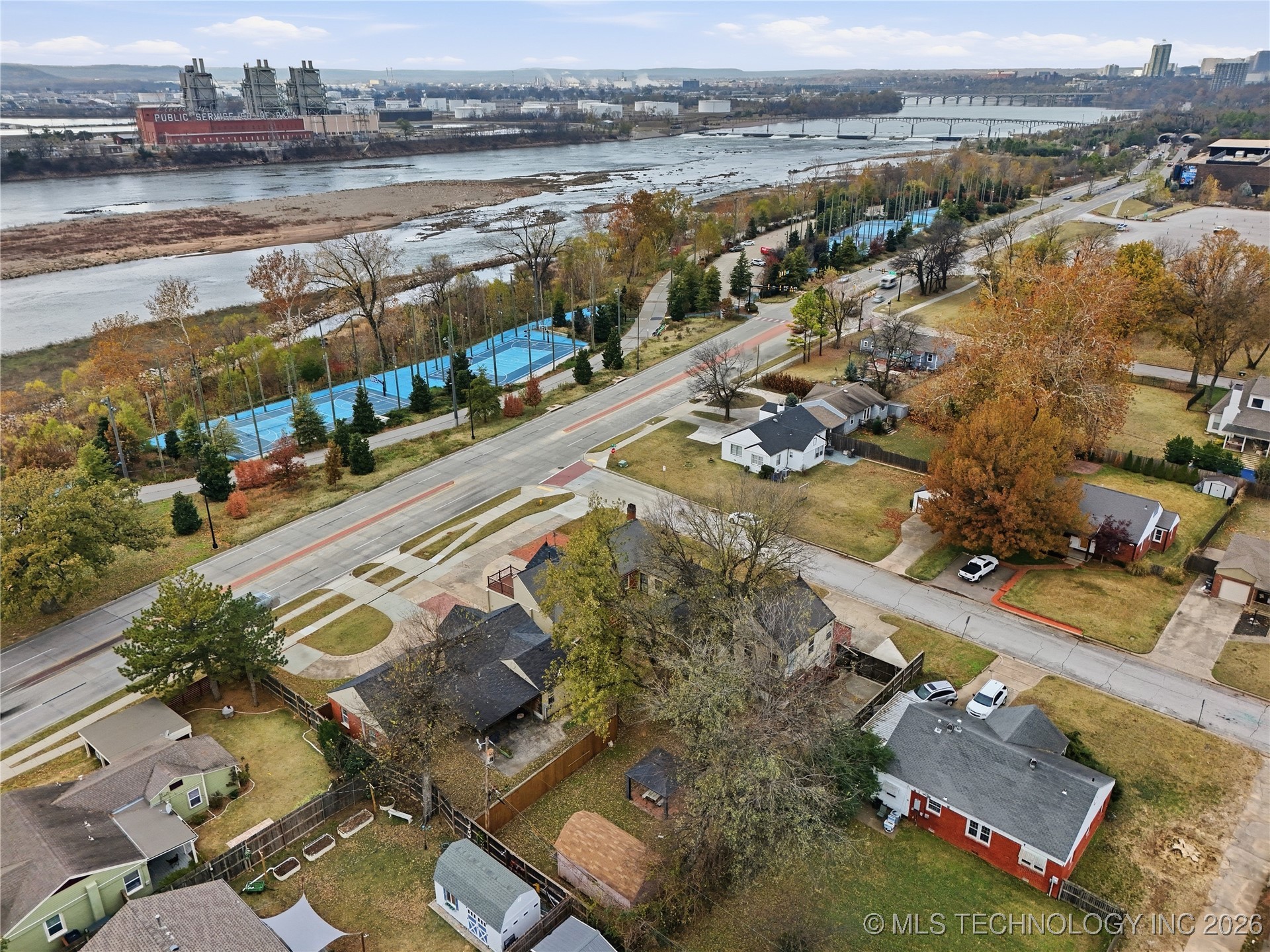 3409 Riverside Drive Property Photo 9