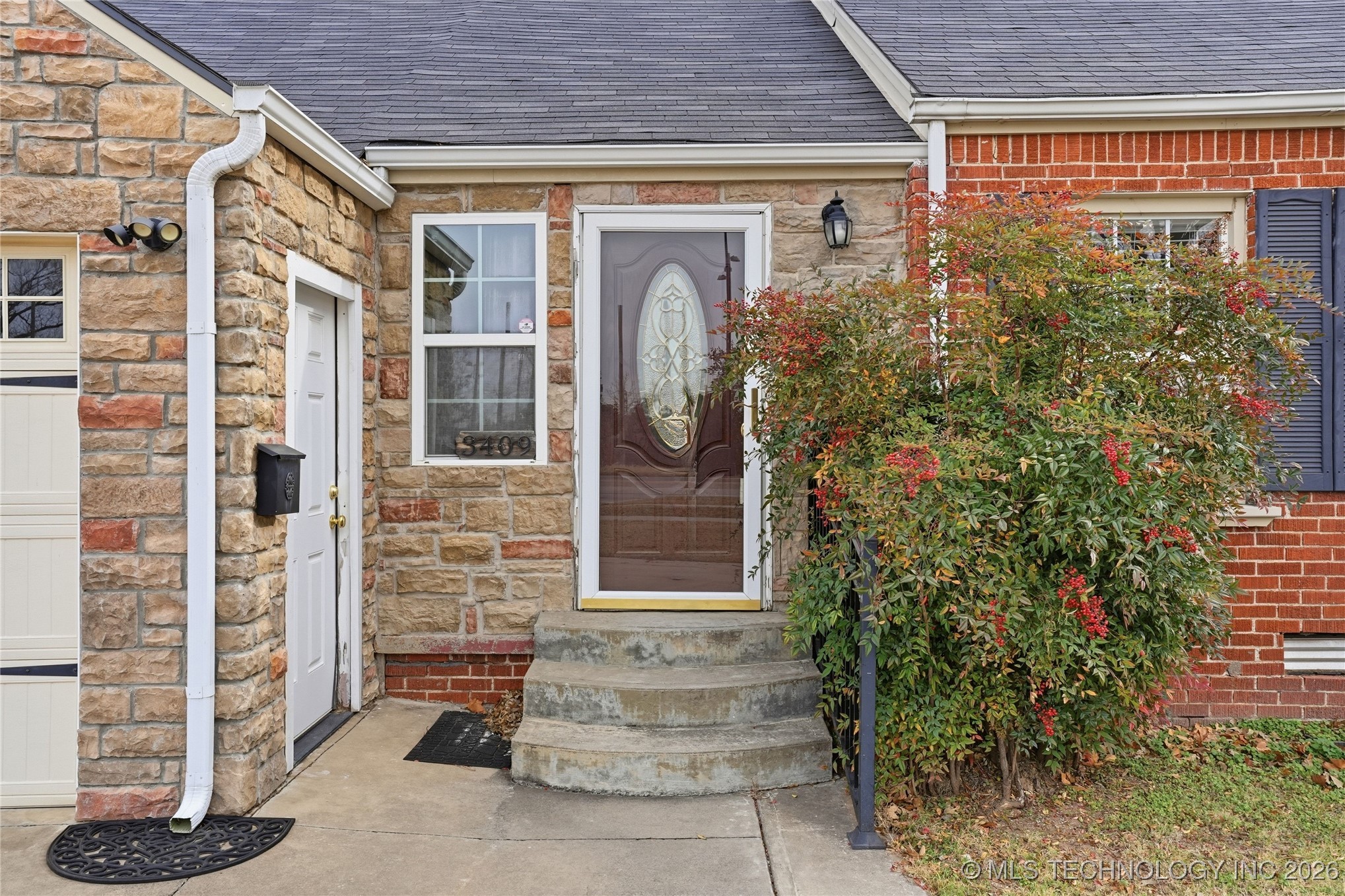 3409 Riverside Drive Property Photo 10