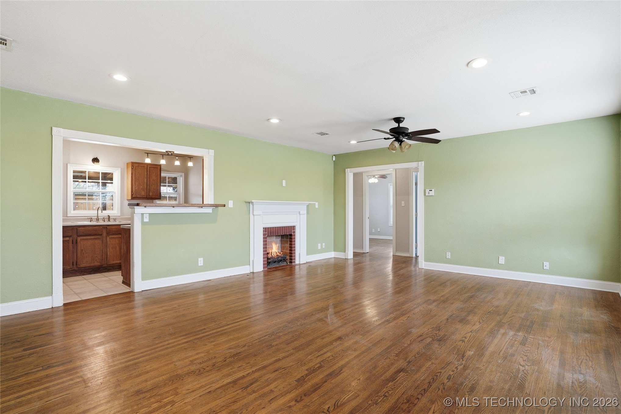 3409 Riverside Drive Property Photo 11