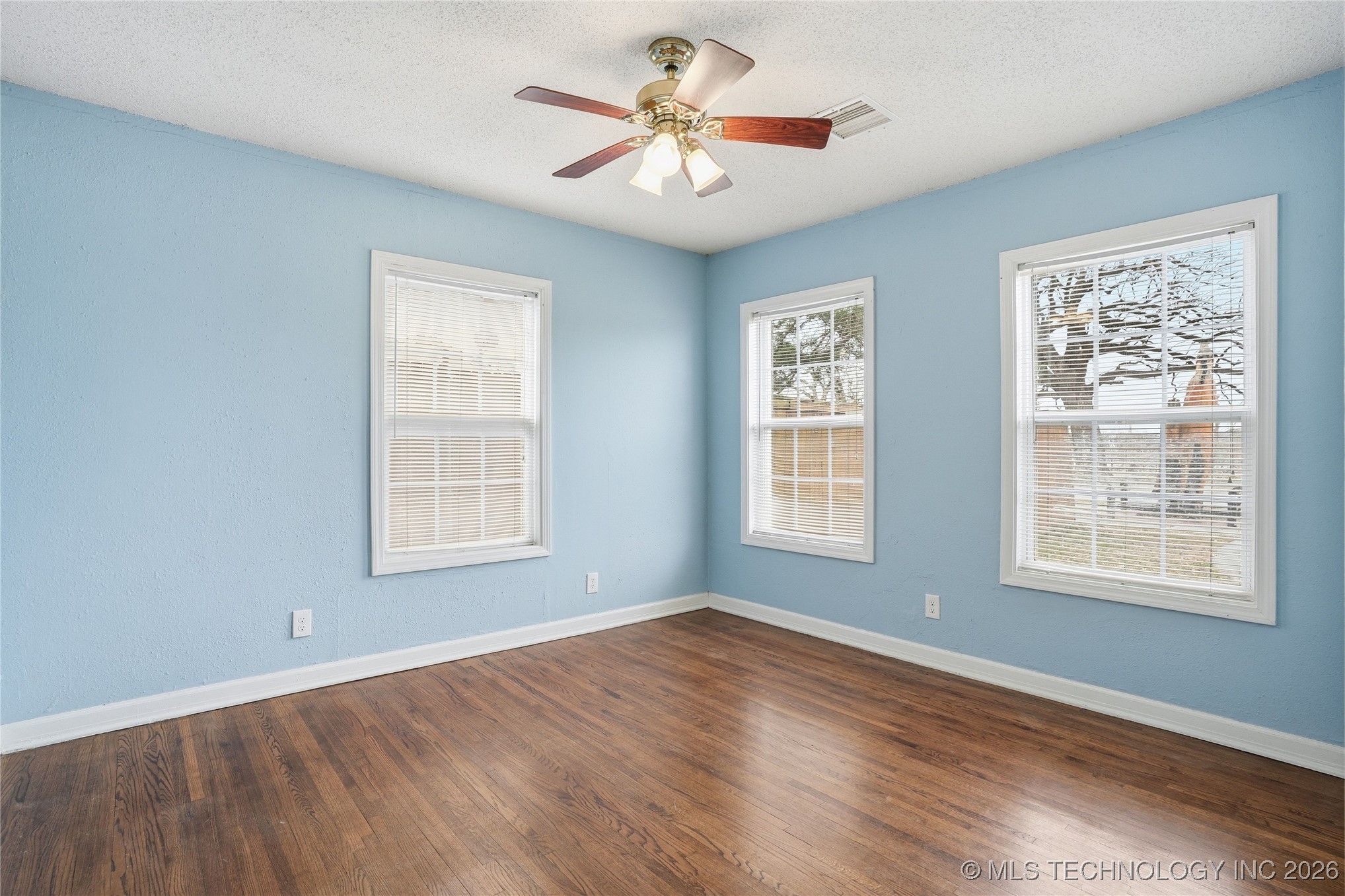 3409 Riverside Drive Property Photo 32