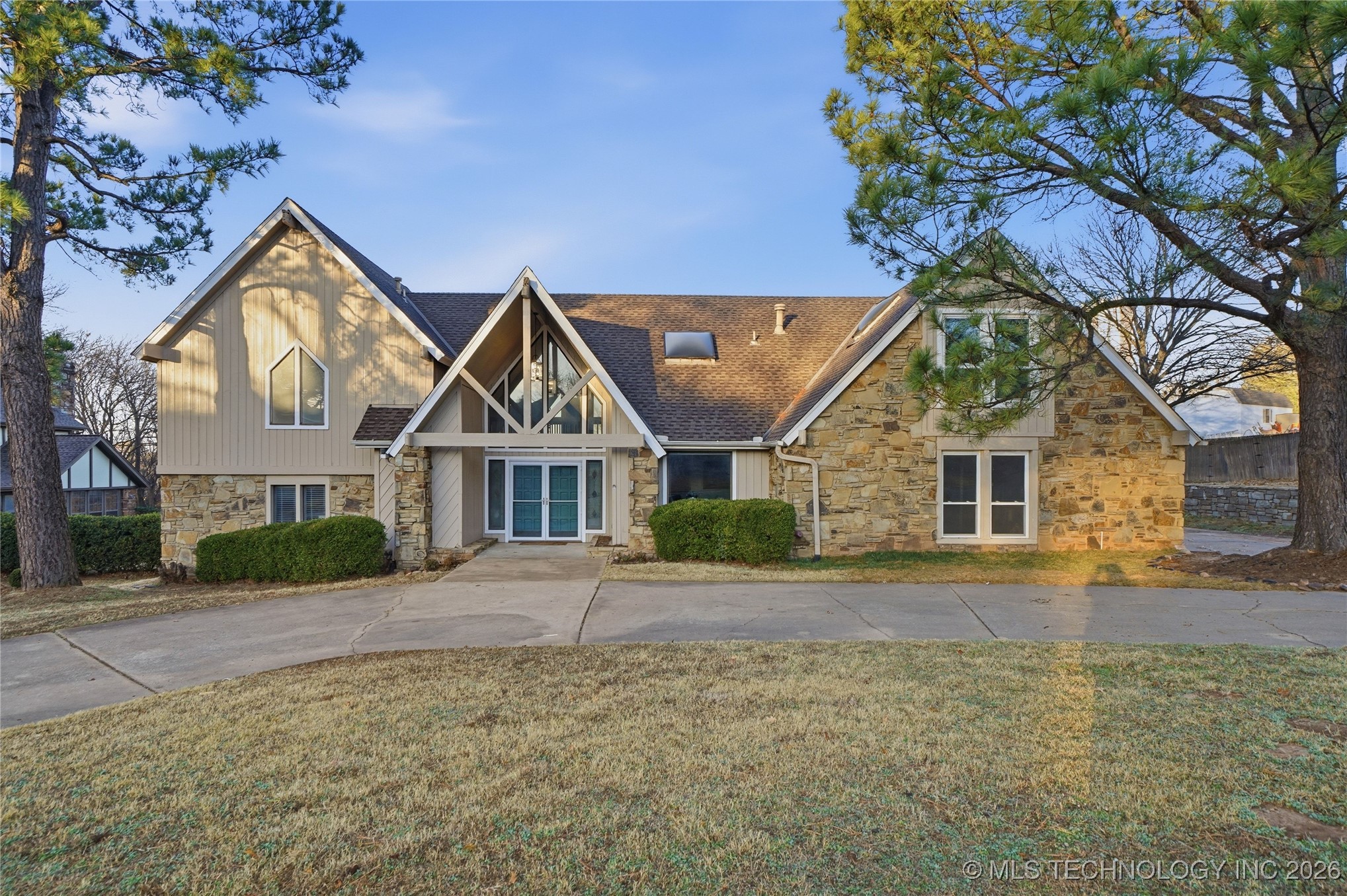 8614 S College Place Property Photo 1