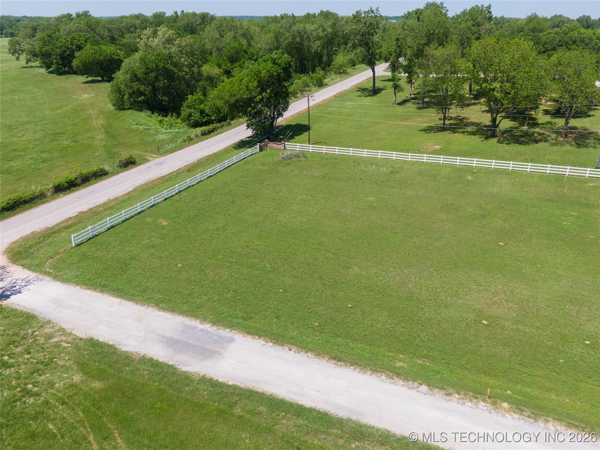 13016 County Road 1557 Property Photo 2