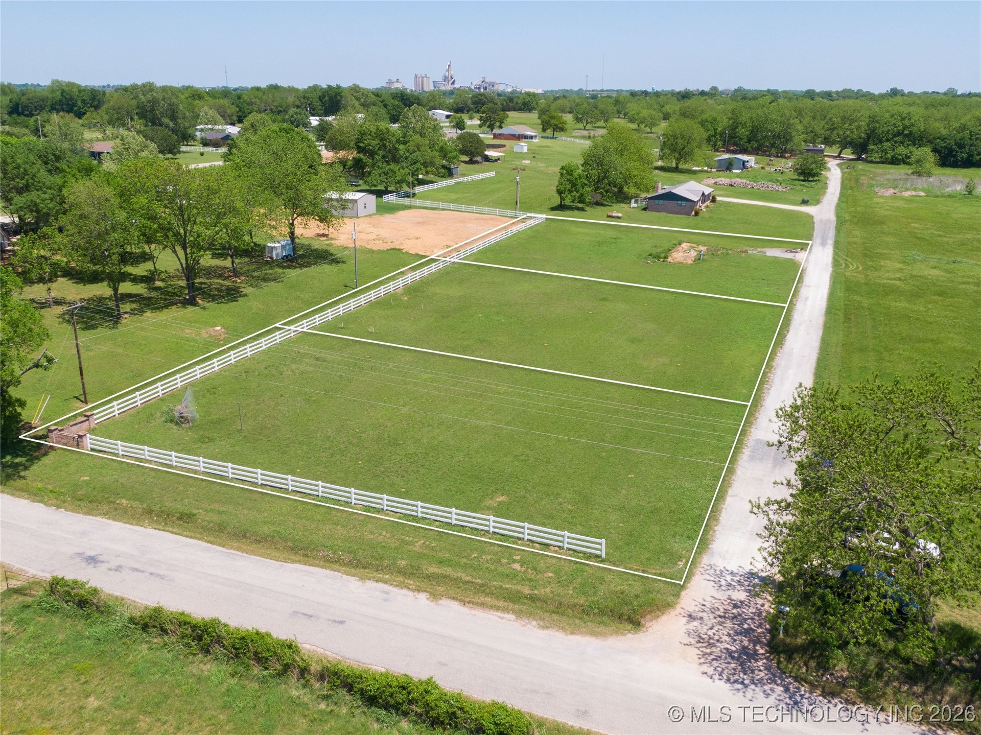 13016 County Road 1557 Property Photo 4