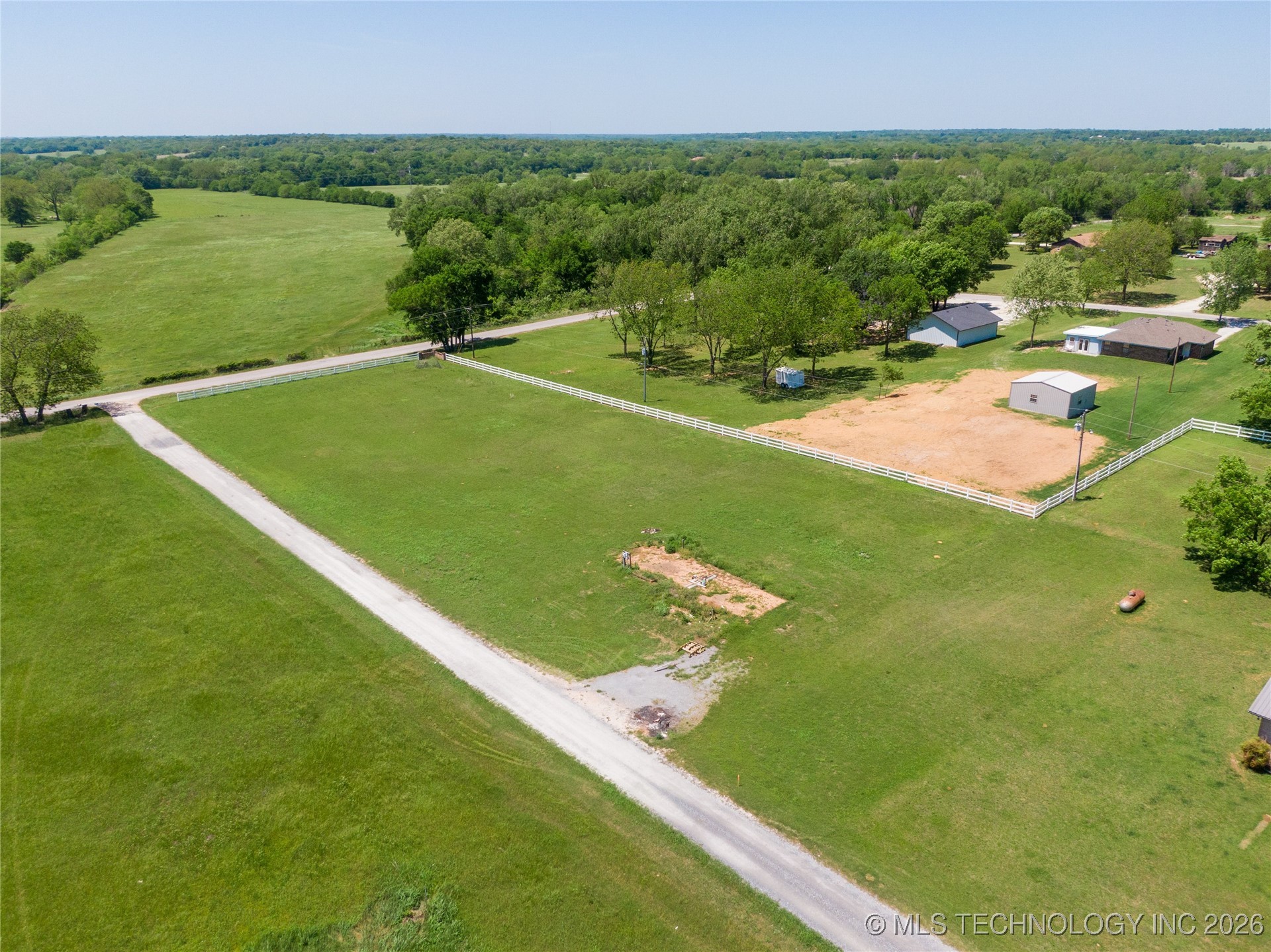 13016 County Road 1557 Property Photo 6