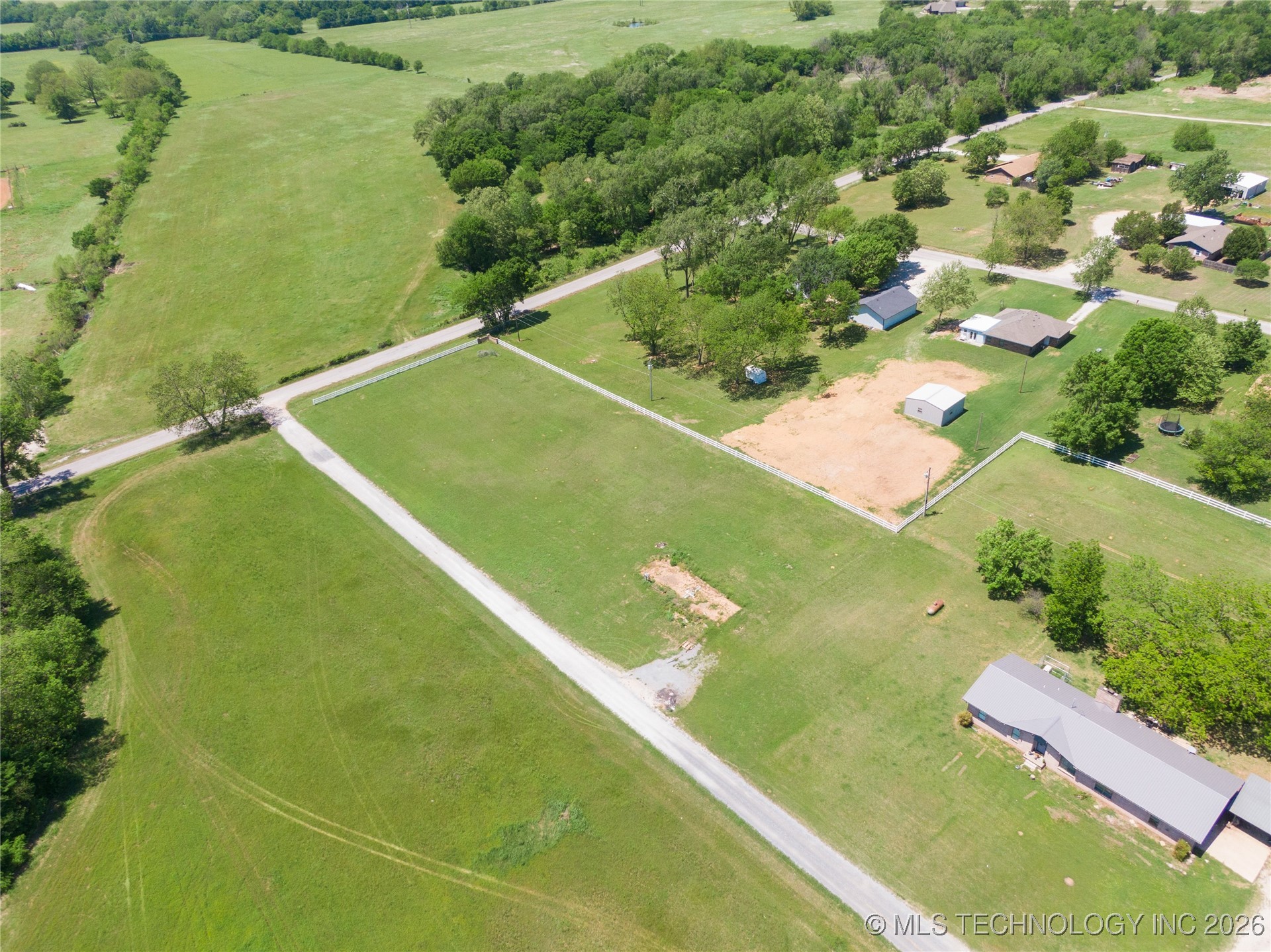 13016 County Road 1557 Property Photo 7
