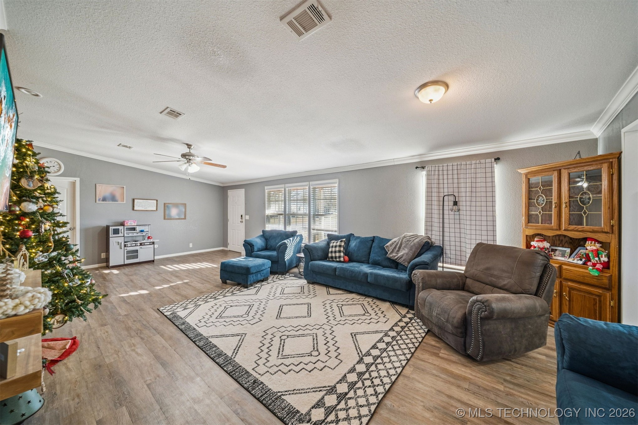 602 E Lexington Avenue Property Photo 9