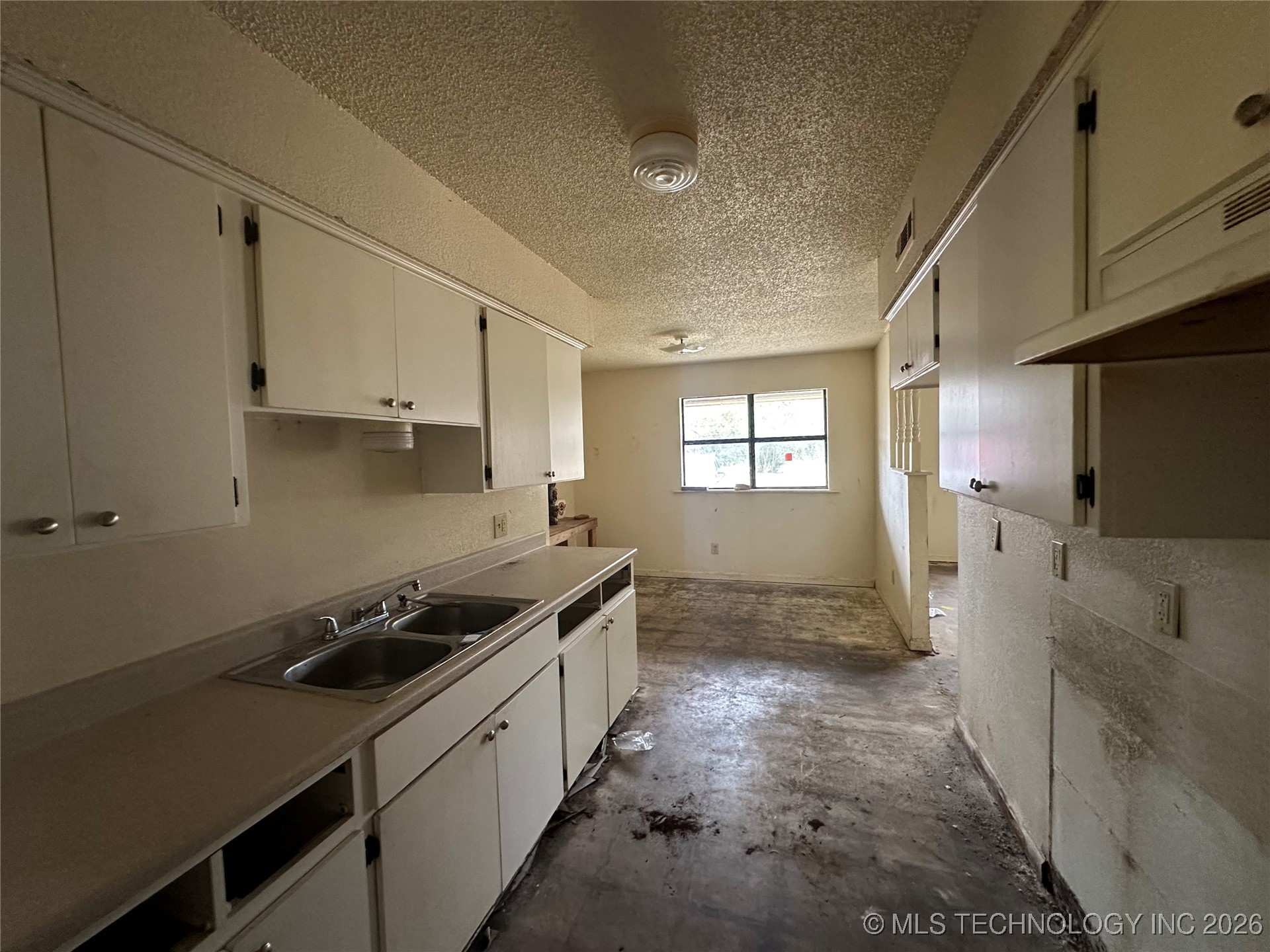 5421 W 77th Street S Property Photo 3